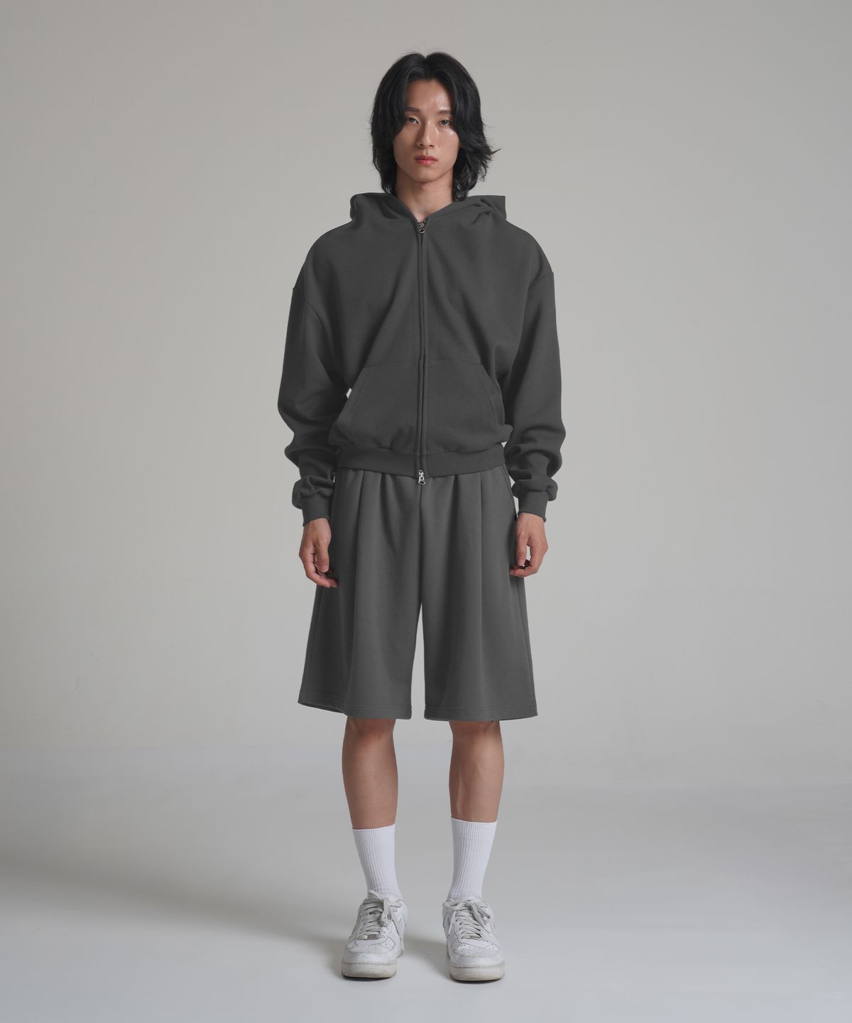 노밍(NOMING) [SET] 루즈핏 크롭 이지 2-way 후드 집업 + 원턱 와이드 스웨트 버뮤다 쇼츠 (3COLOR)