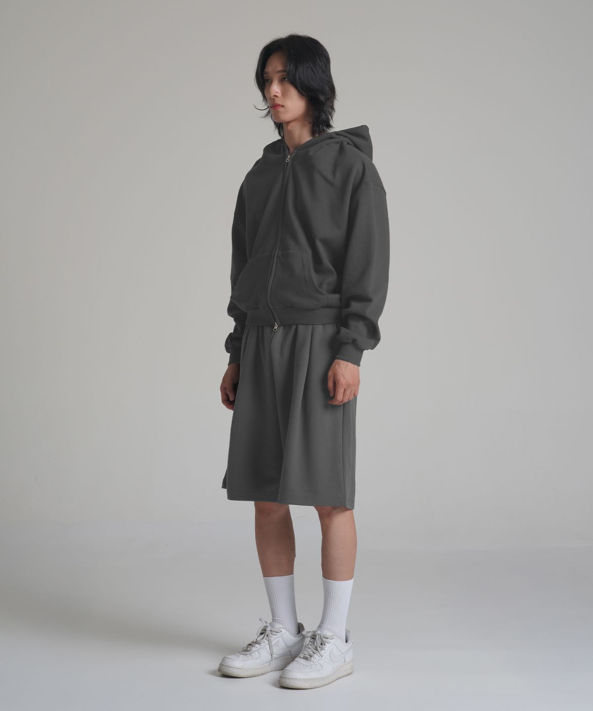 노밍(NOMING) [SET] 루즈핏 크롭 이지 2-way 후드 집업 + 원턱 와이드 스웨트 버뮤다 쇼츠 (3COLOR)