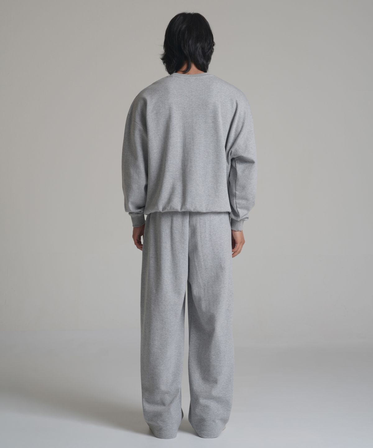 노밍(NOMING) [SET] 루즈핏 크롭 이지 맨투맨 + 원턱 와이드 스웨트 팬츠 (3COLOR)