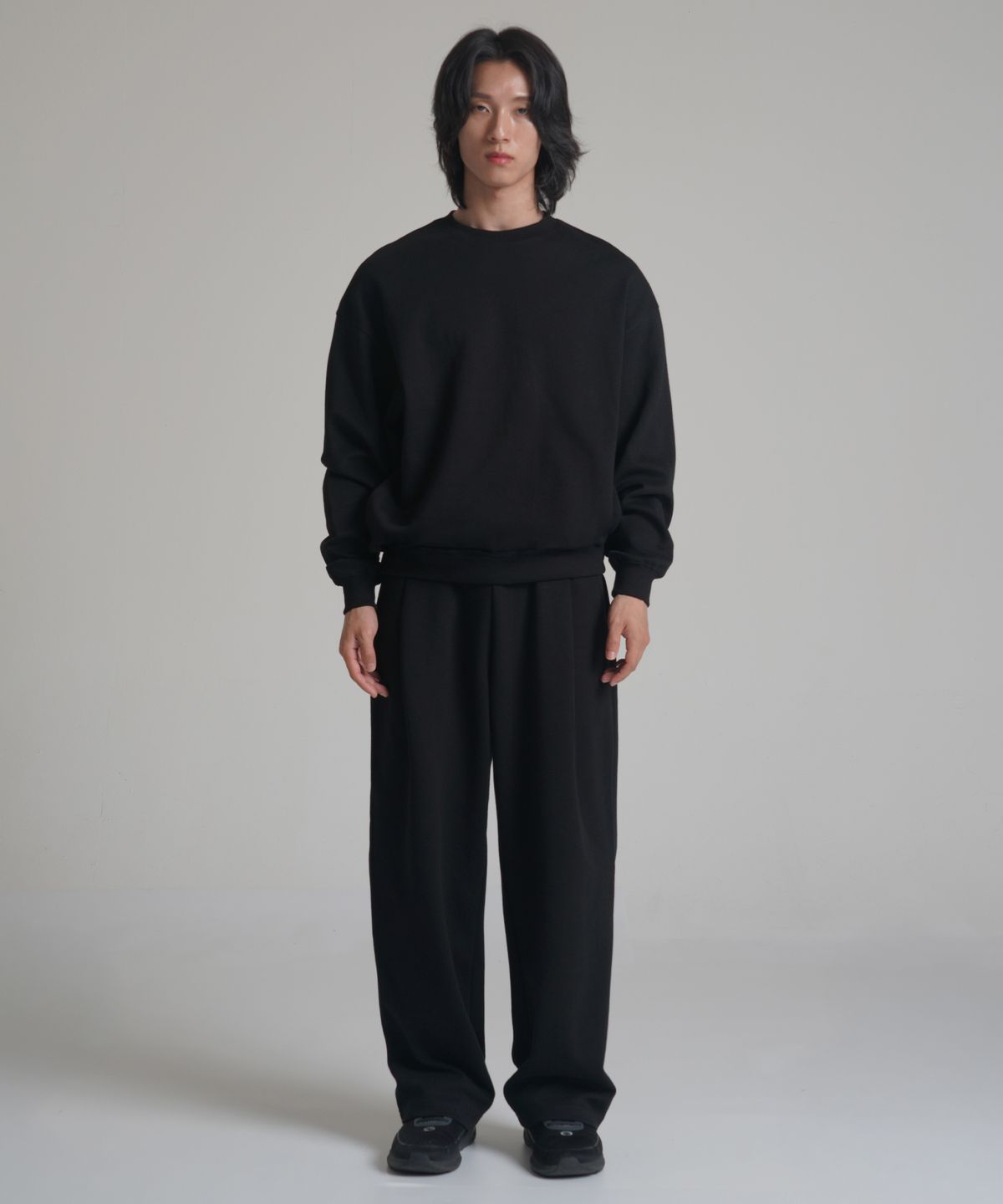 노밍(NOMING) [SET] 루즈핏 크롭 이지 맨투맨 + 원턱 와이드 스웨트 팬츠 (3COLOR)