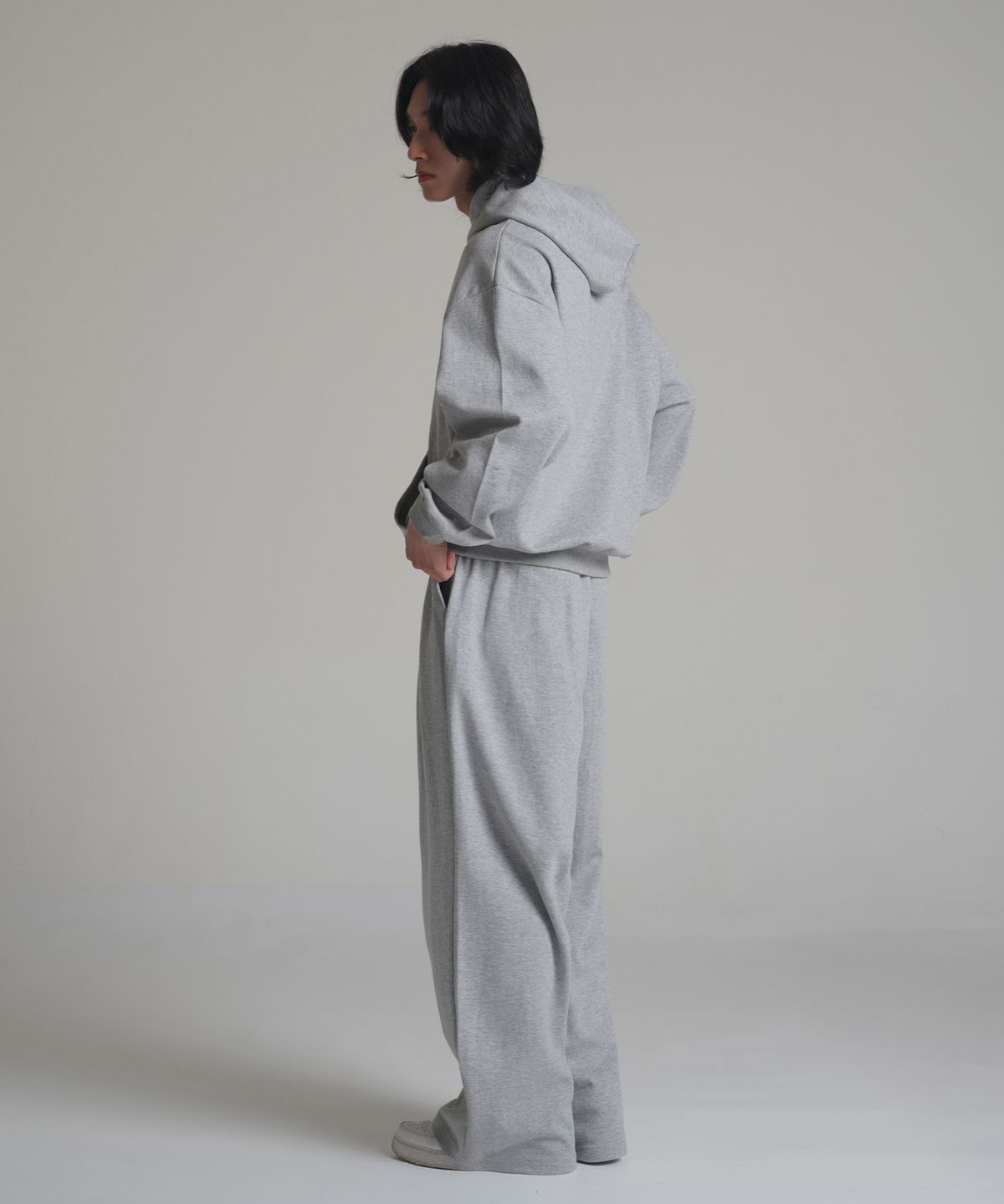 노밍(NOMING) [SET] 루즈핏 크롭 이지 후드티 + 원턱 와이드 스웨트 팬츠 (3COLOR)