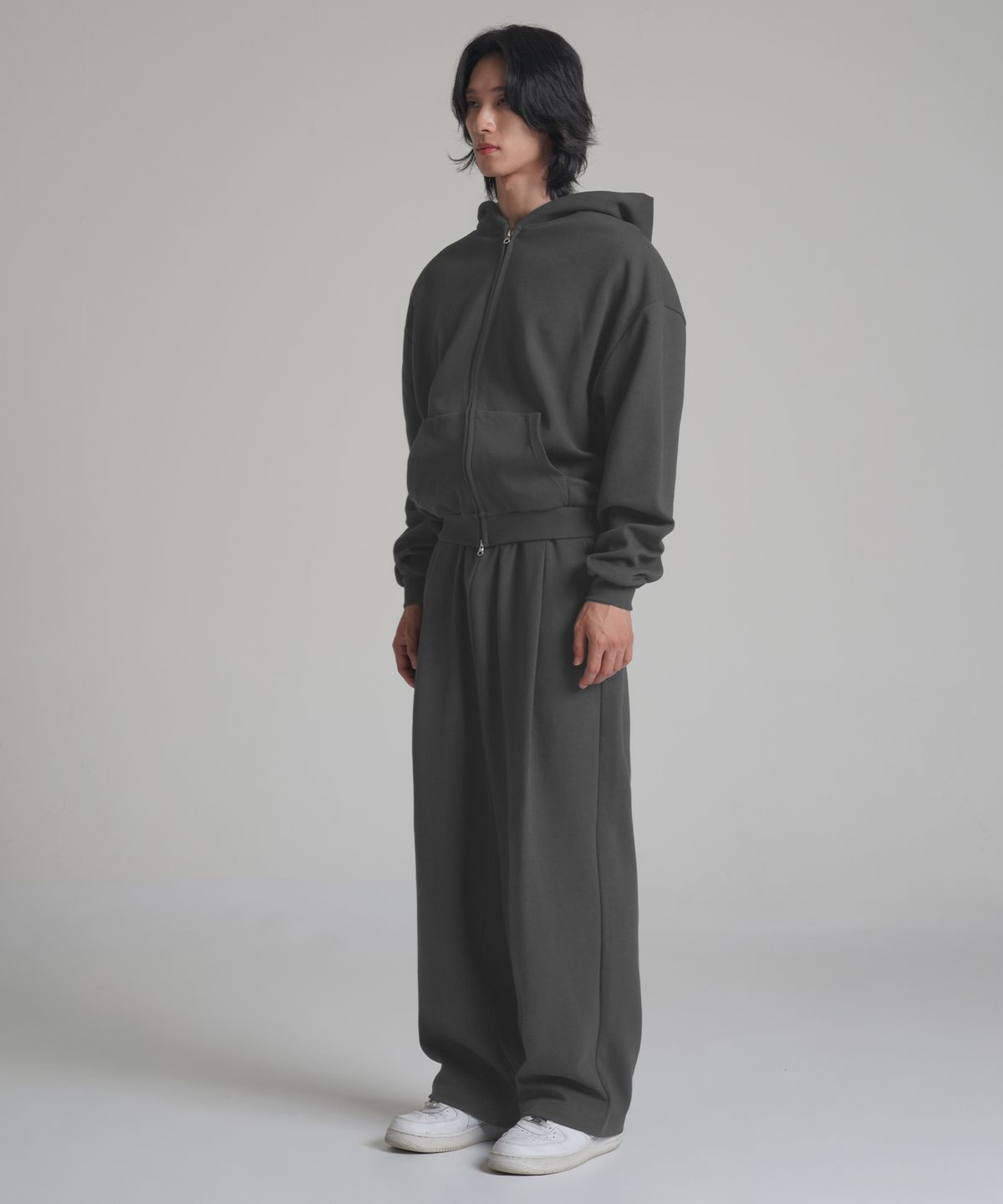 노밍(NOMING) [SET] 루즈핏 크롭 이지 2-way 후드 집업 + 원턱 와이드 스웨트 팬츠 (3COLOR)