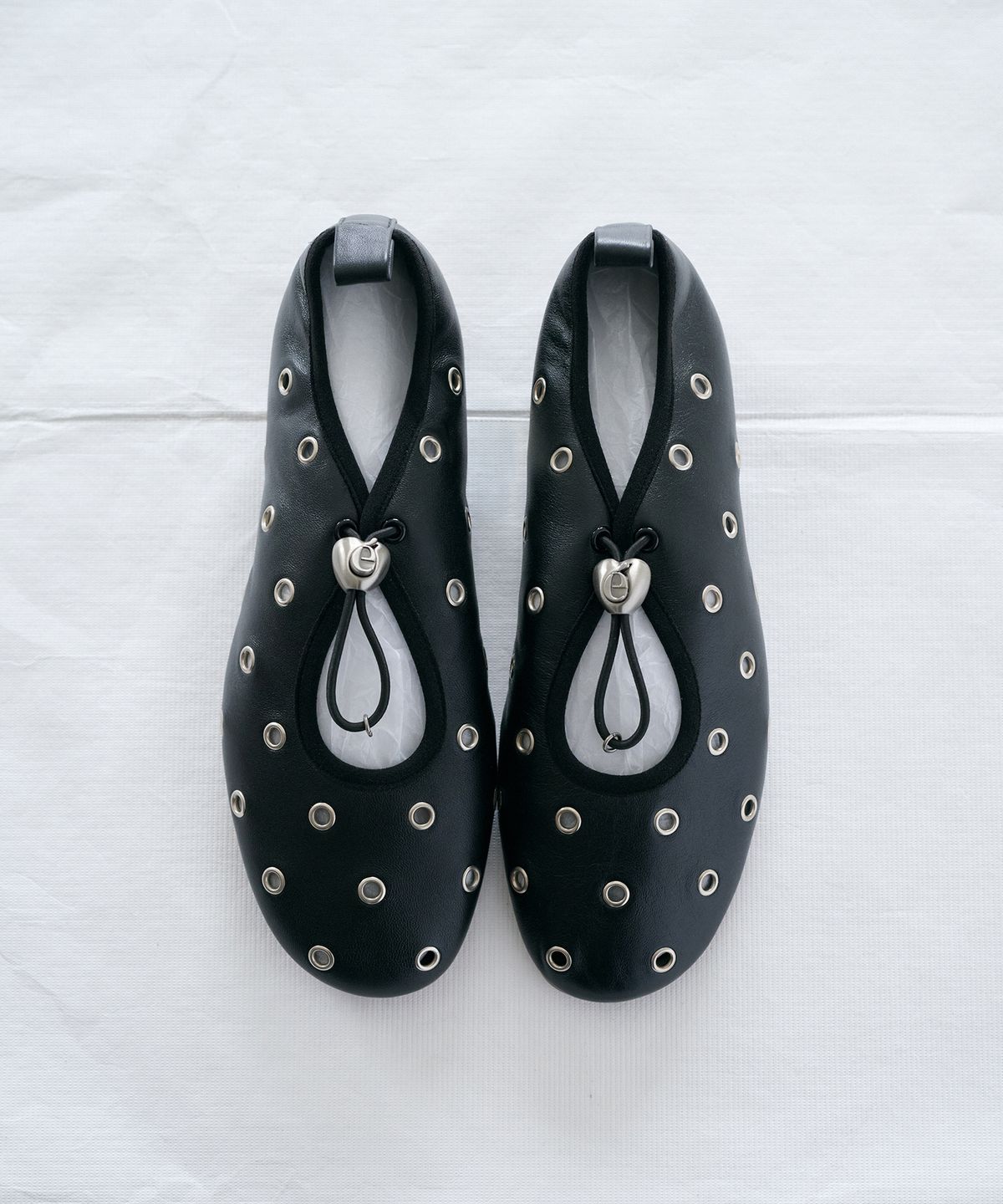 아카이브앱크(ARCHIVEPKE) Luv string eyelet flats(Deep sleep)_OK1DX26203BLK