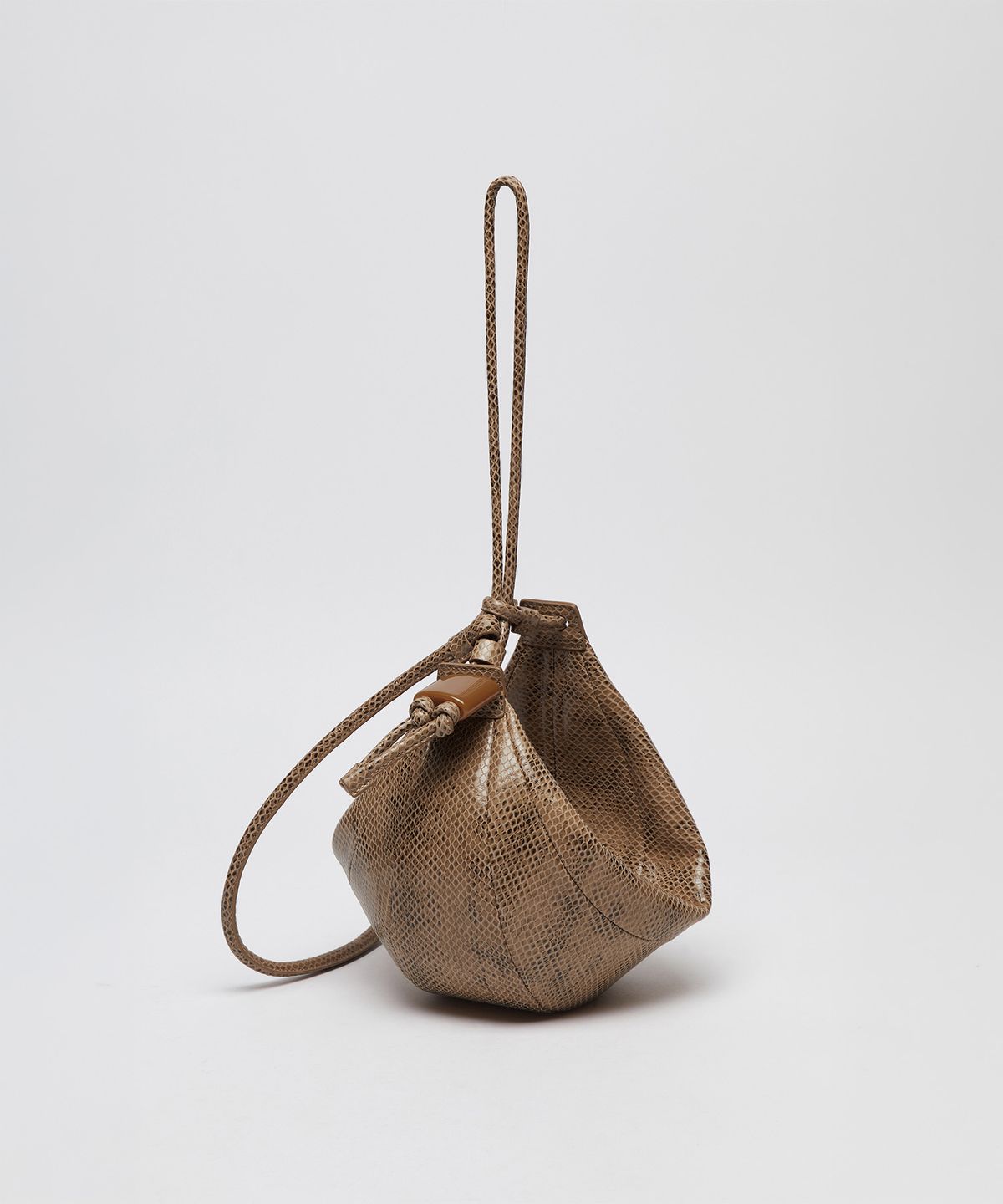 아카이브앱크(ARCHIVEPKE) Fling bag(Python beige)_OVBAX26202PYB