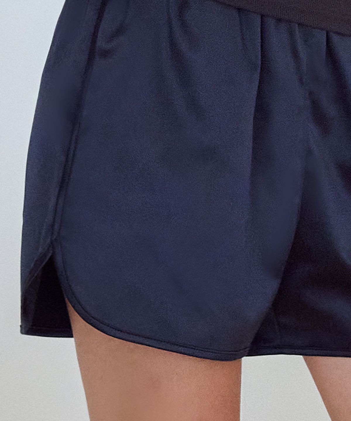 데비웨어(DEVIWEAR) 새틴 밴딩 숏팬츠 DEVI-B0106-네이비