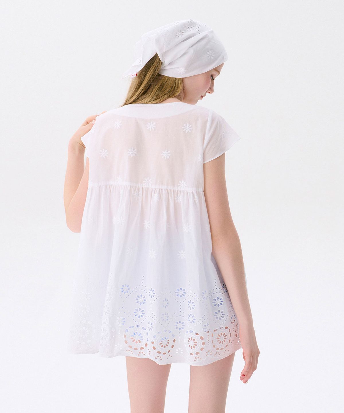 준준스페이스(JUNEJUNE SPACE) Eyelet Punching Top_White(아일렛 펀칭 탑_화이트)