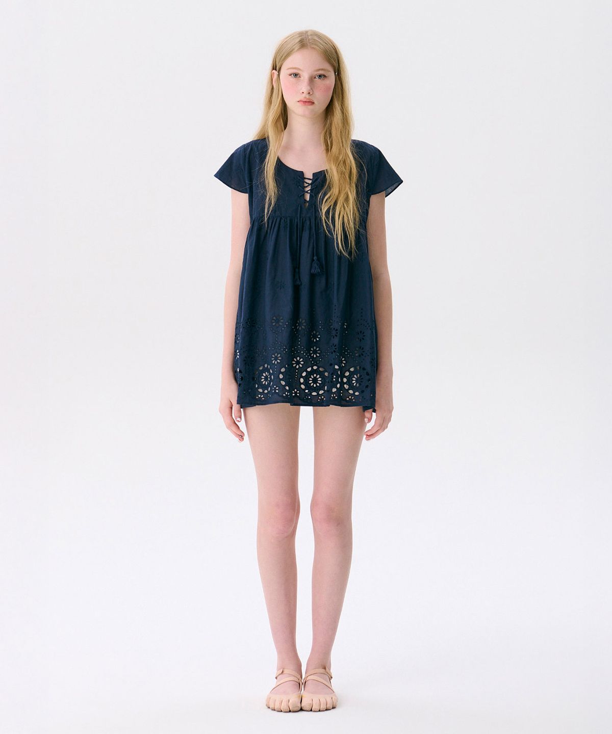 준준스페이스(JUNEJUNE SPACE) Eyelet Punching Top_Navy(아일렛 펀칭 탑_네이비)