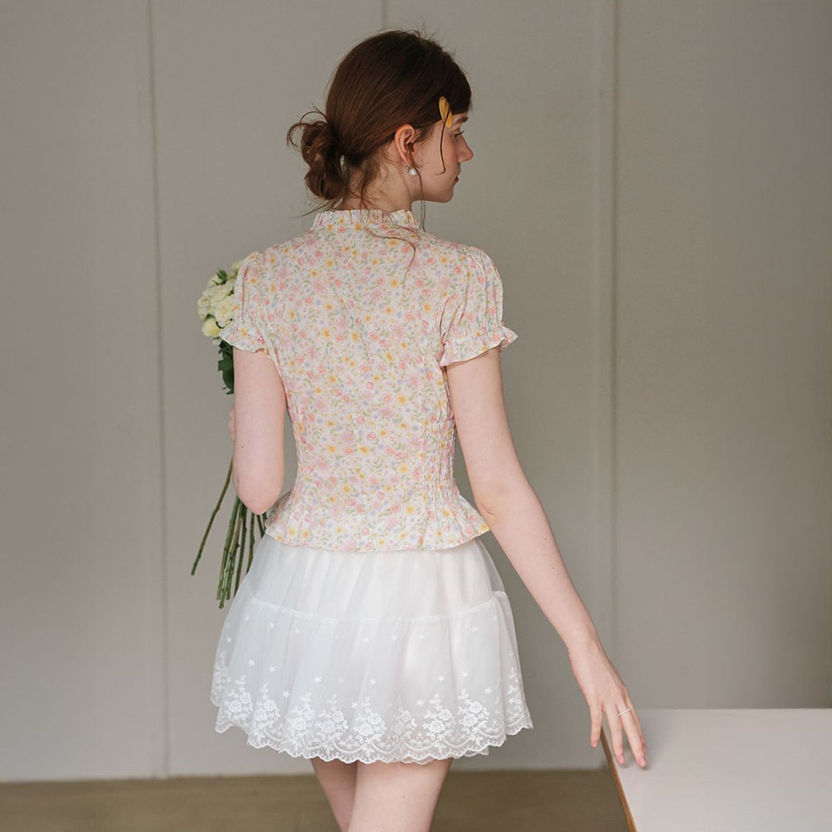 쎄무아듀(CEST MOIDEW) Cest_Smocked slim floral blouse