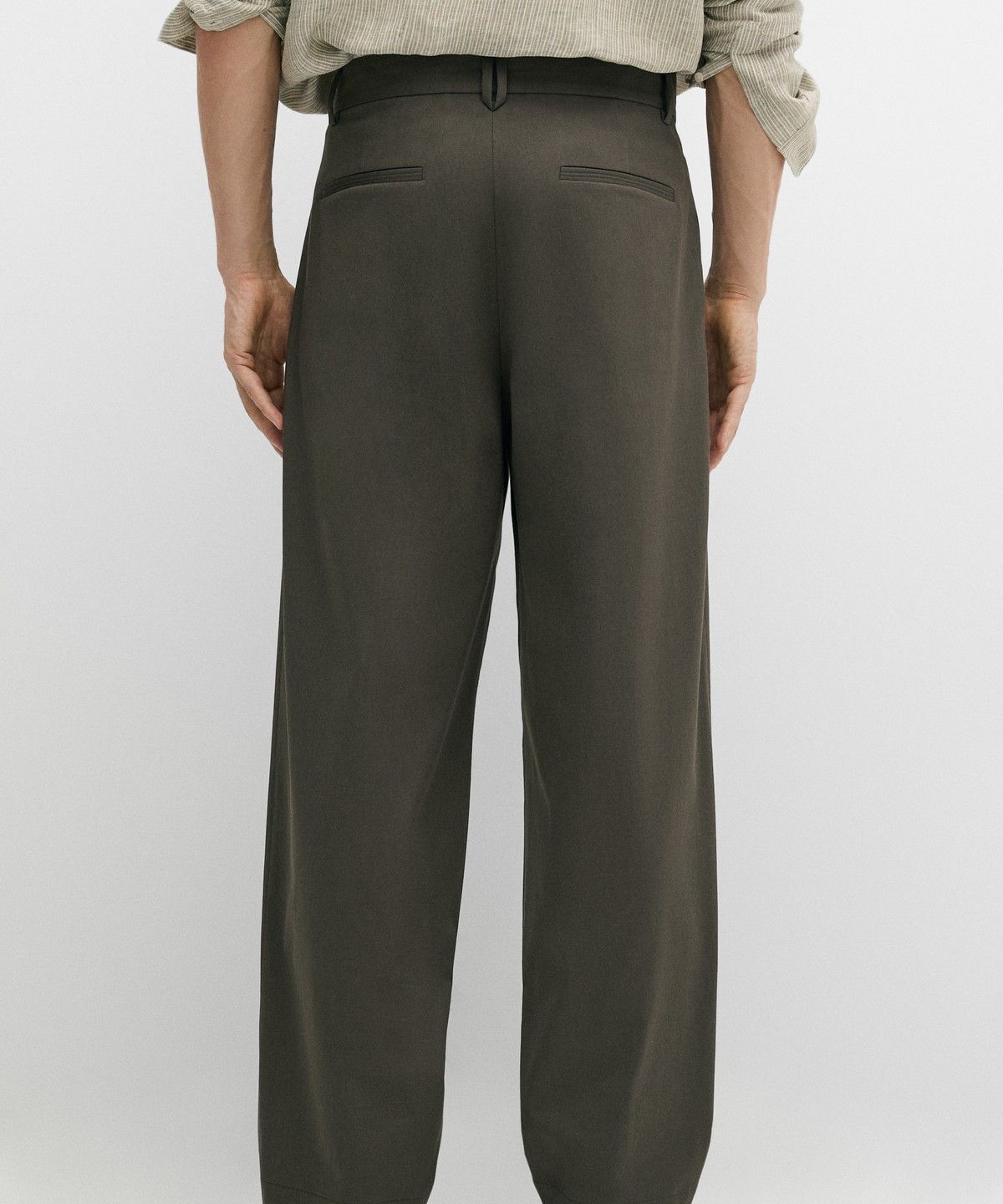 마시모두띠(MASSIMO DUTTI) 릴랙스 핏 다트 디테일 팬츠