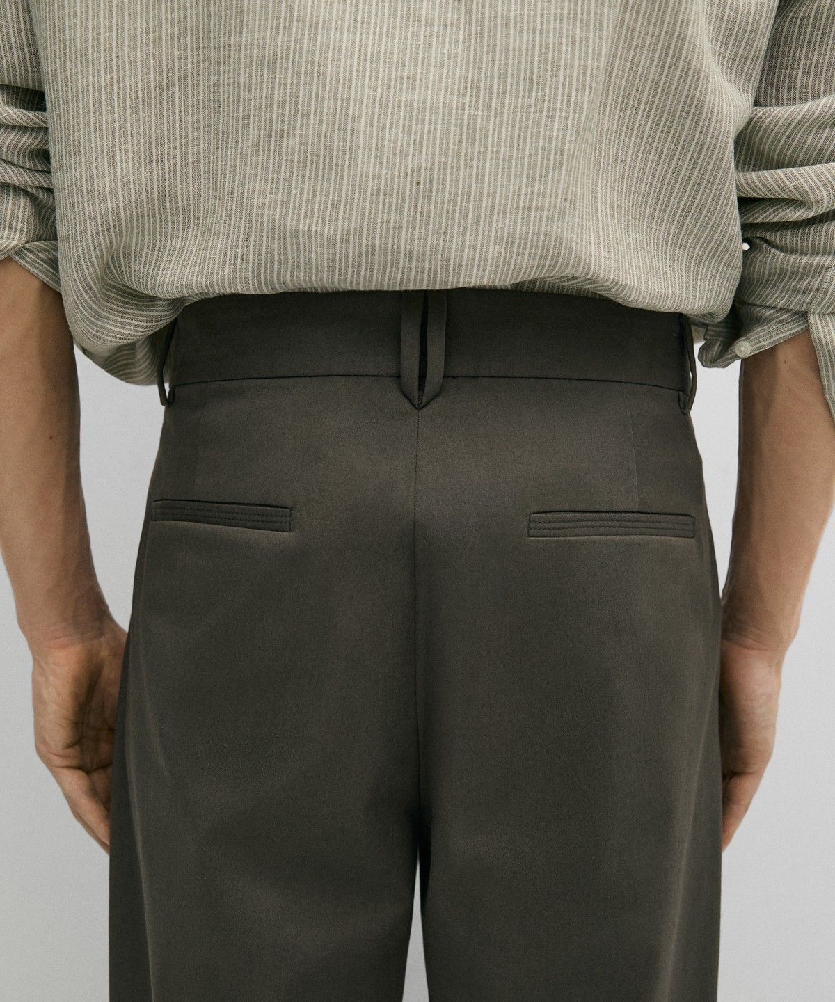 마시모두띠(MASSIMO DUTTI) 릴랙스 핏 다트 디테일 팬츠