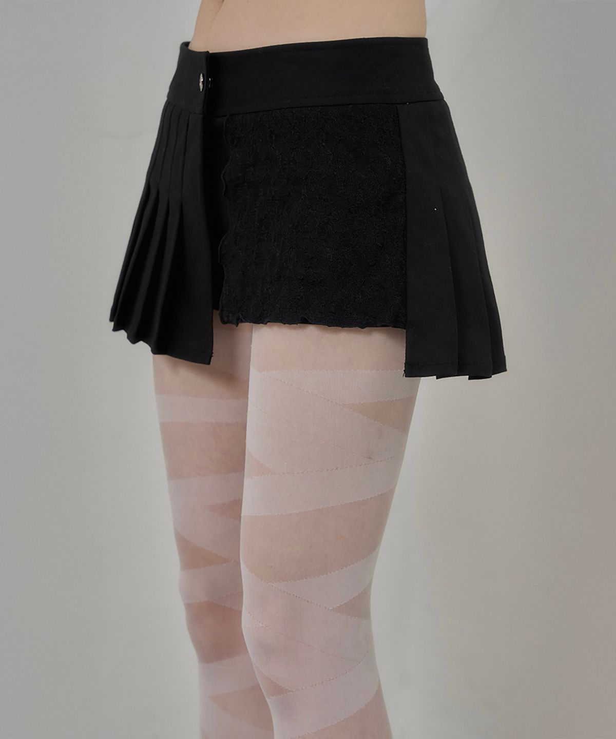 쇠아(SØAR) Wrap Pleats Lace Skirt Pants (BLACK)