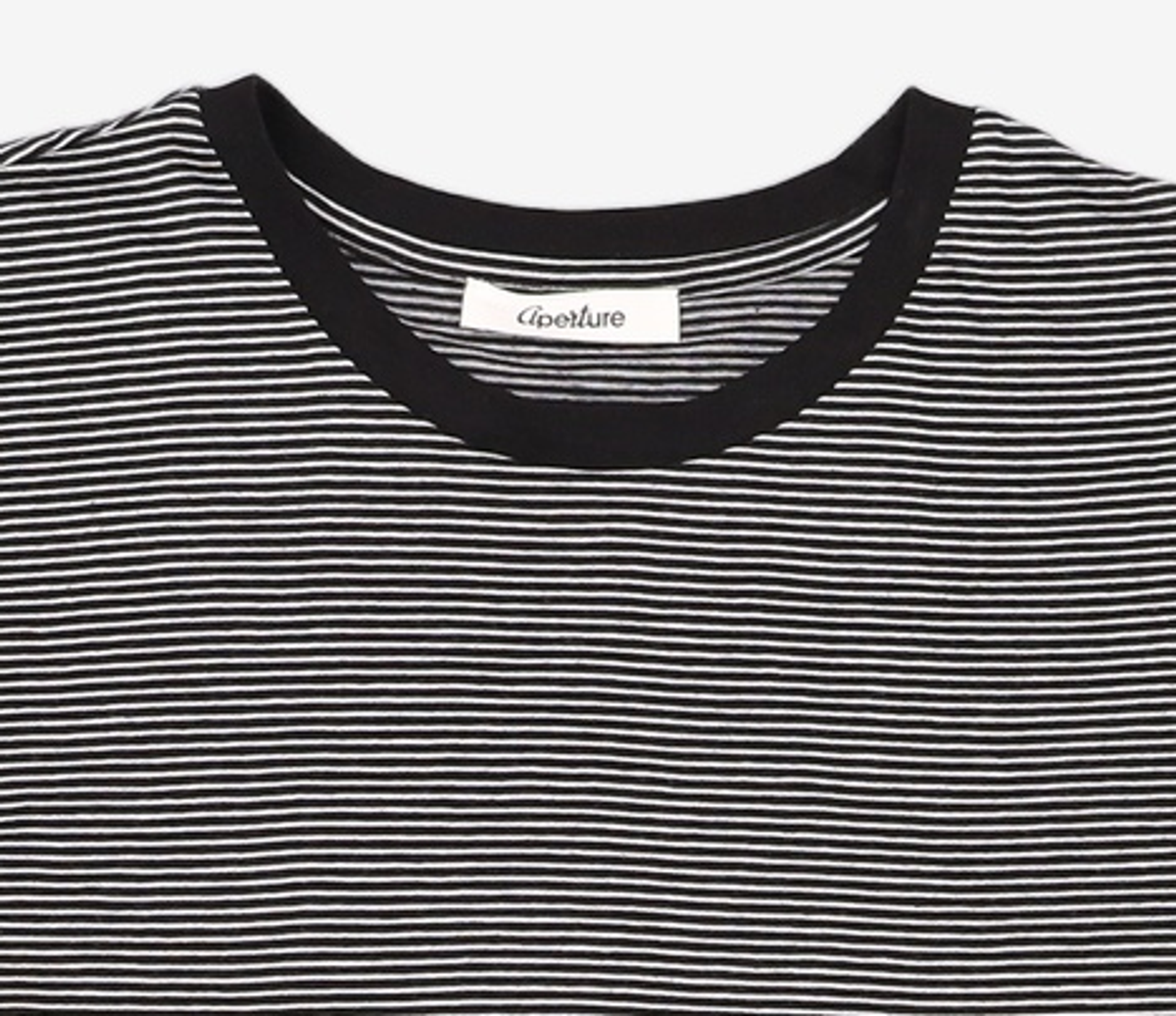 디애퍼처(THE APERTURE) Stripe Boxy TShirt  Black (TA5742A035) FREE