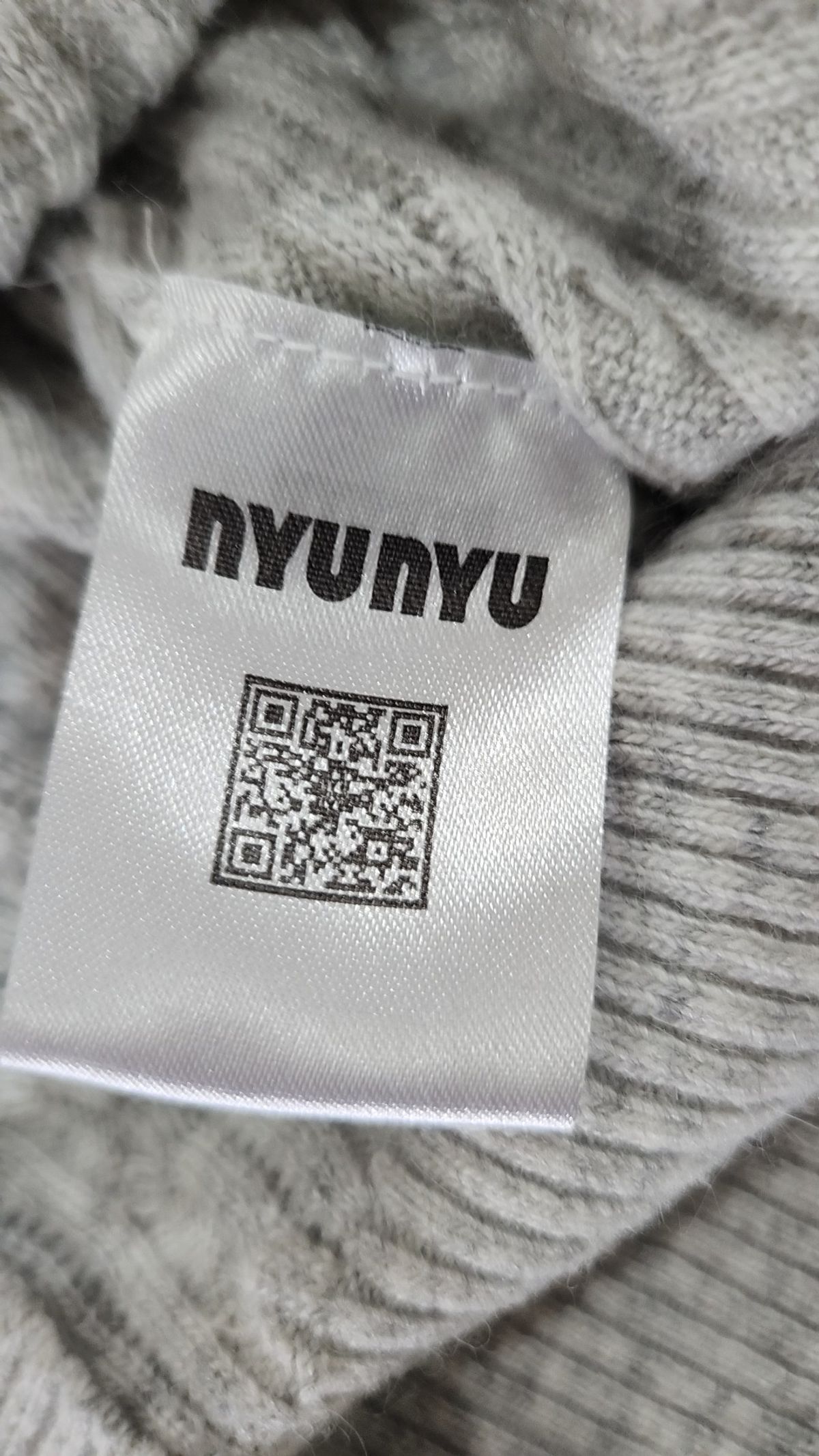 뉴뉴(NIUNIU) 니트/스웨터