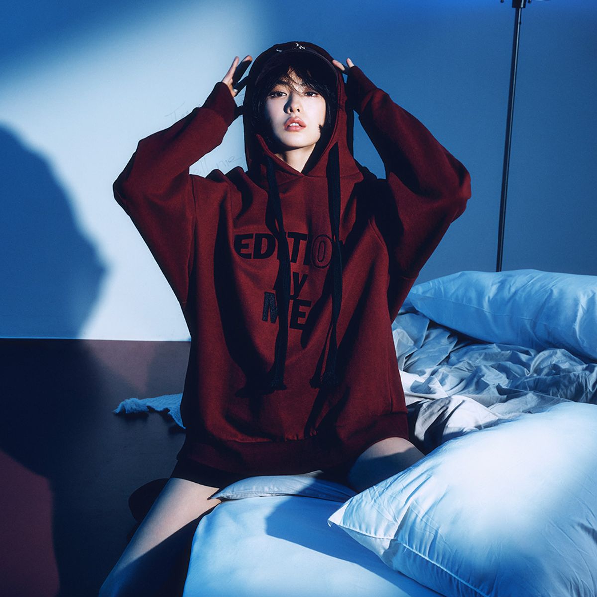 이비엠(EBM) 오버핏 레터링 후드 티셔츠 EMP8WTS030
