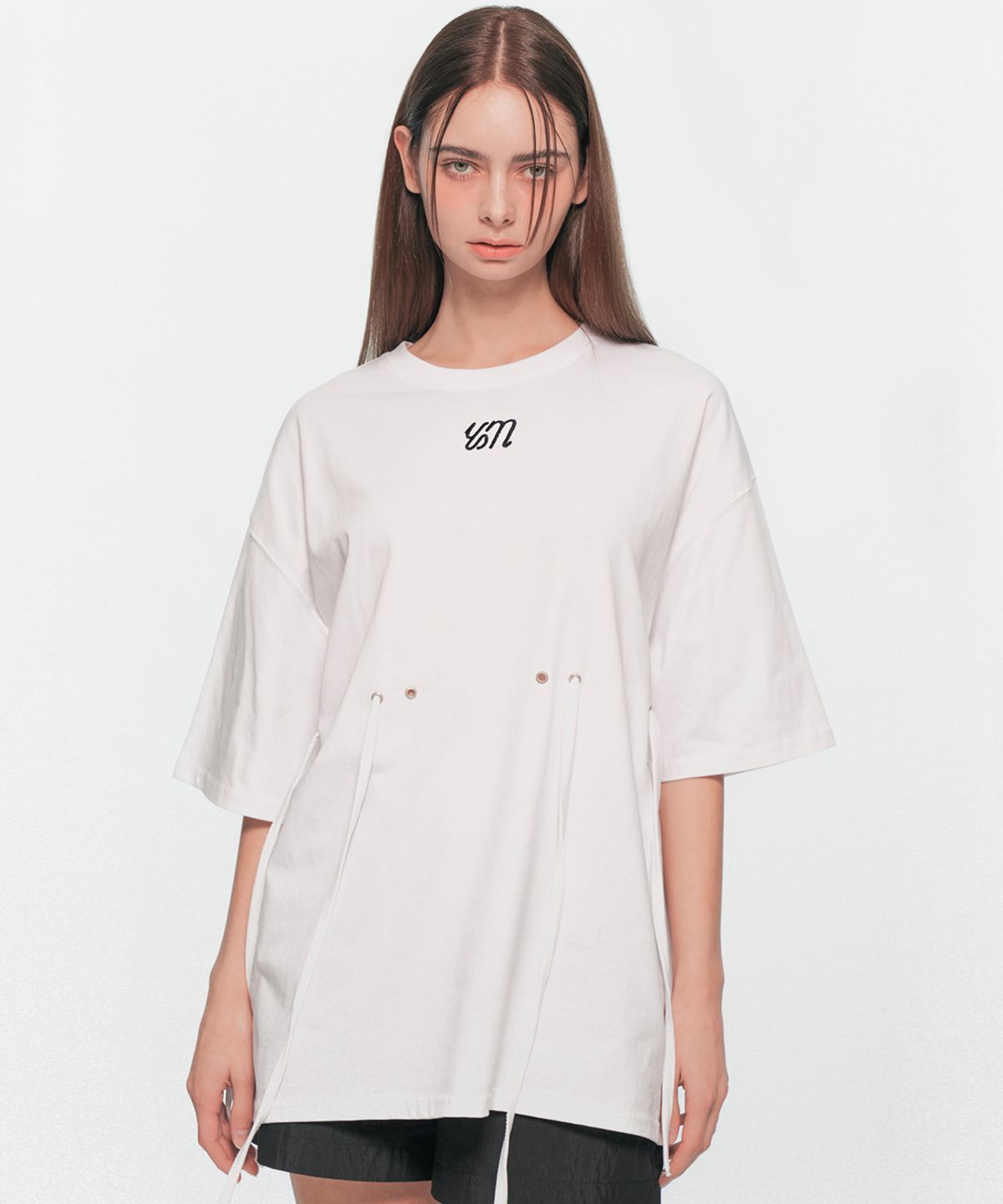 유움(UUM) EYELET STRING T-SHIRT WHITE