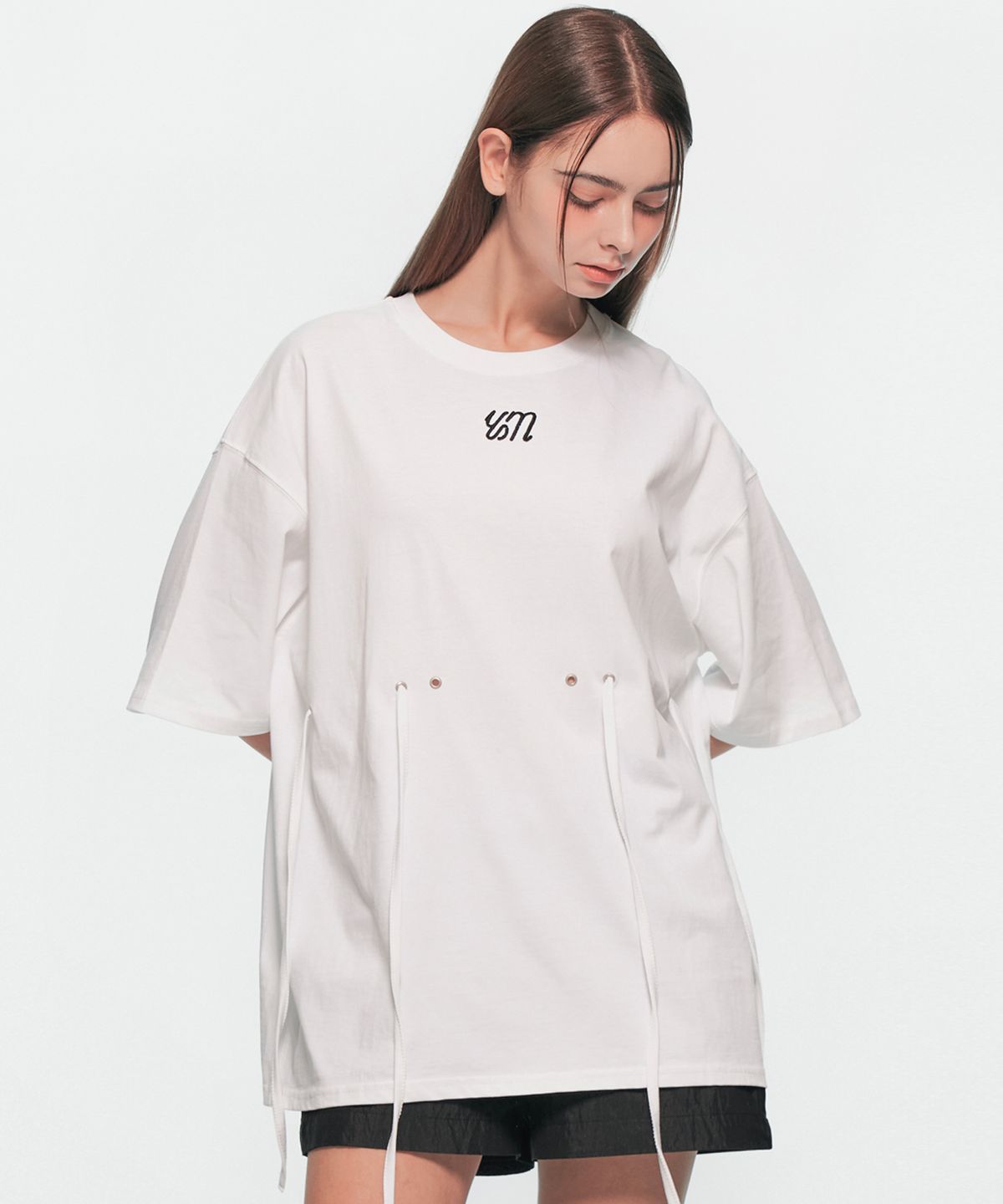 유움(UUM) EYELET STRING T-SHIRT WHITE