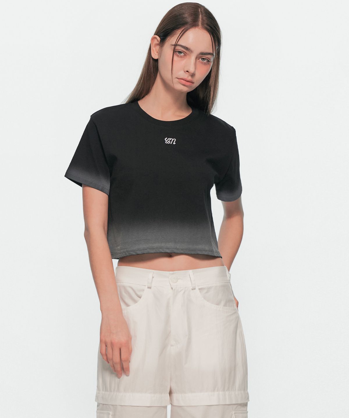유움(UUM) WAVE GRADATION CROP T-SHIRT BLACK
