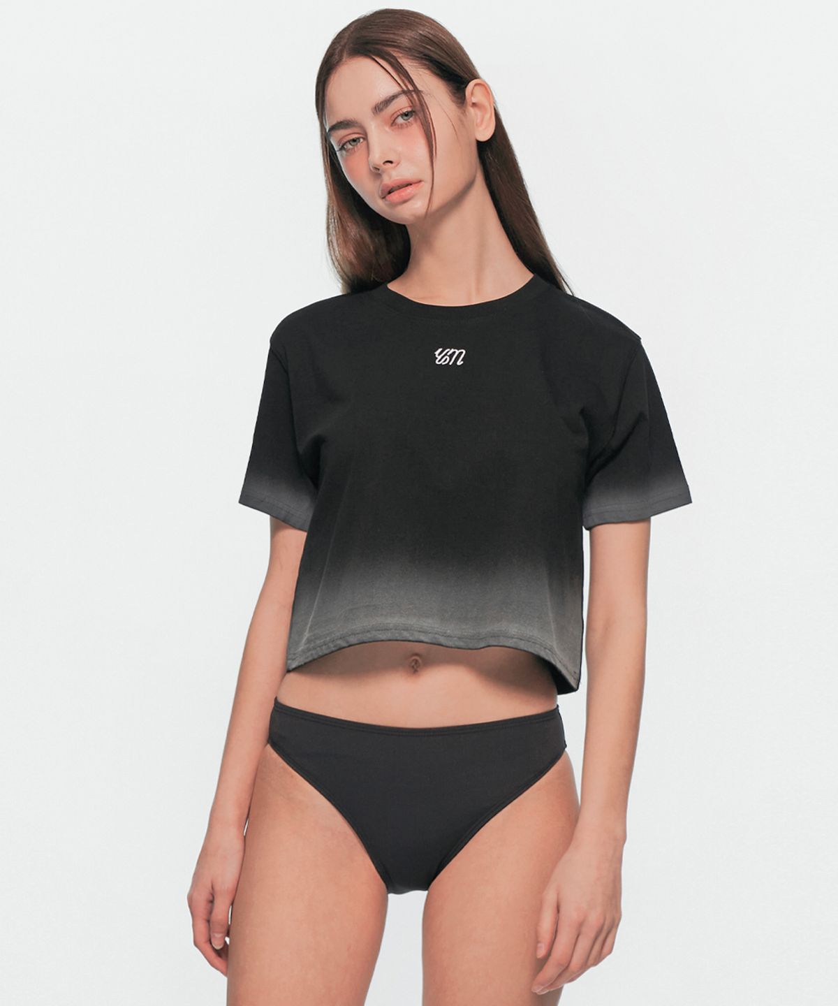 유움(UUM) WAVE GRADATION CROP T-SHIRT BLACK