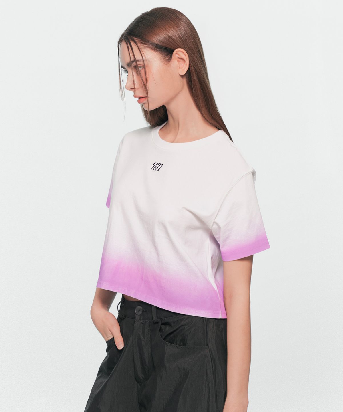 유움(UUM) WAVE GRADATION CROP T-SHIRT WHITE