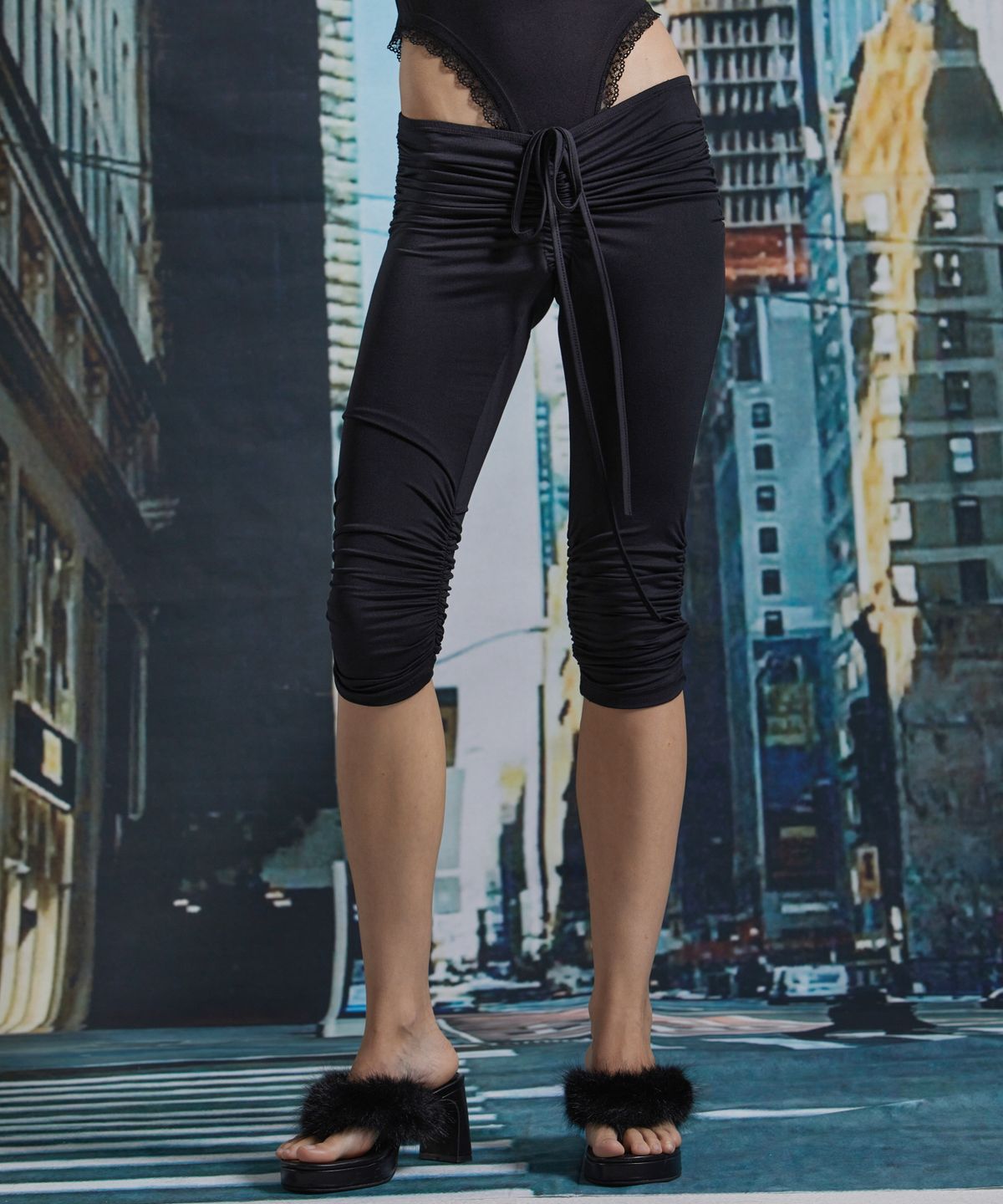 게이트리스(GATELESS) SHIRRING CAPRI PANTS
