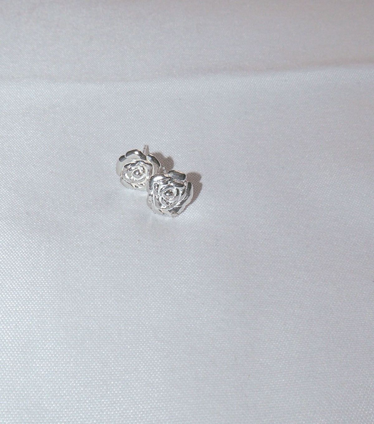 로아시(LOASI) lovely rose. rose stud earring