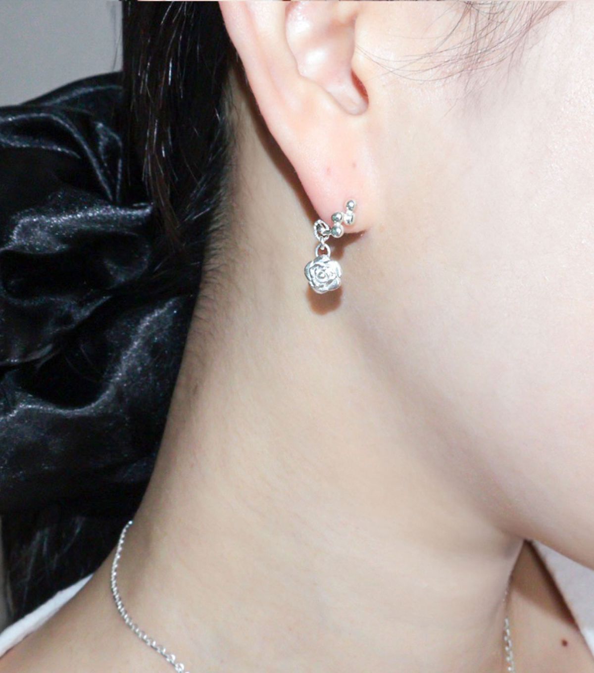 로아시(LOASI) lovely rose. rose ball one touch earring