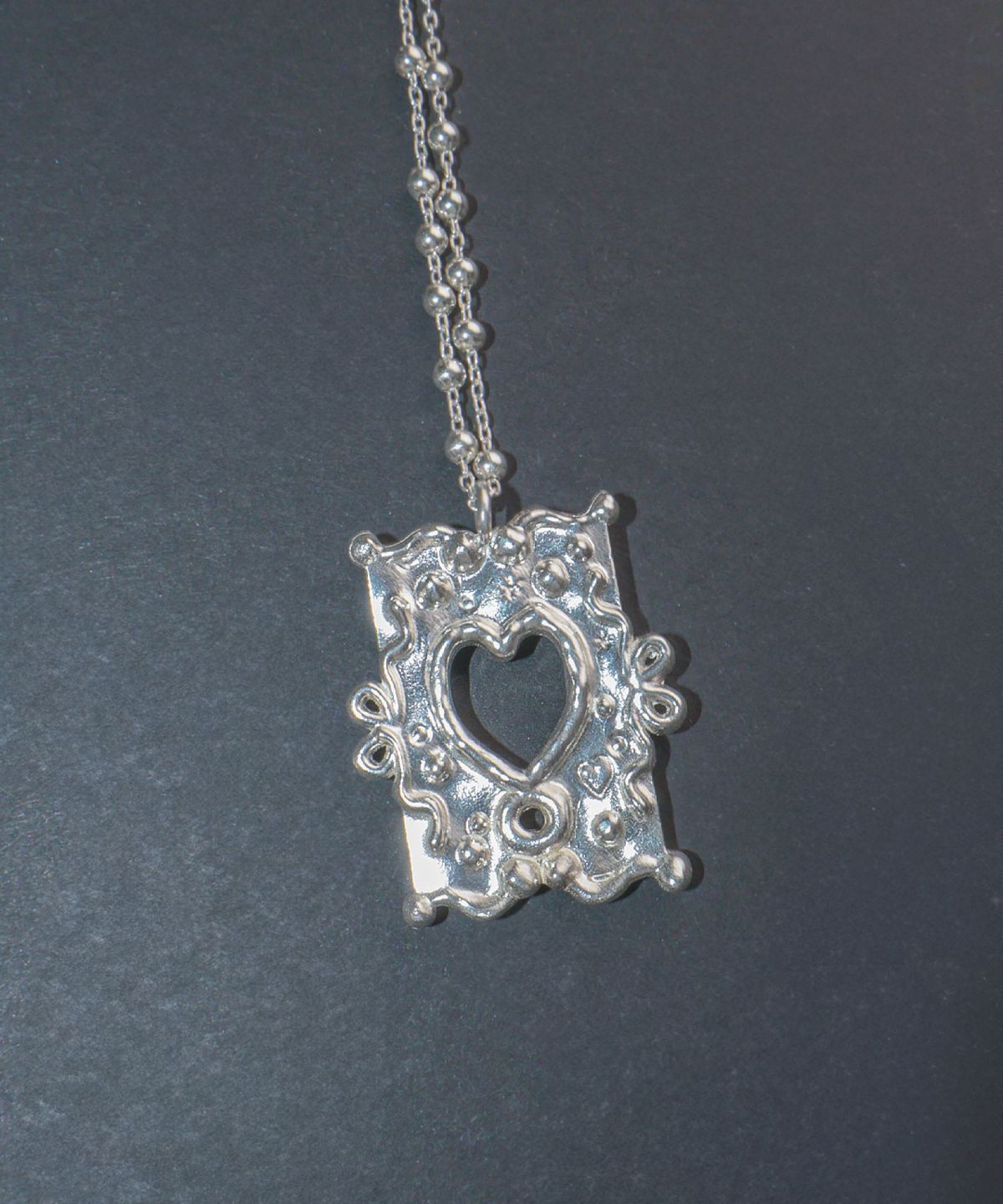 로아시(LOASI) melted heart frame necklace 01
