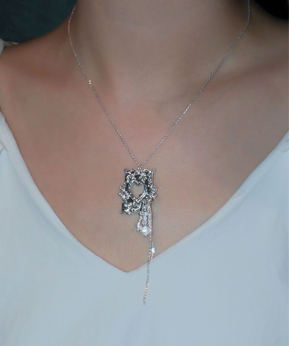 로아시(LOASI) melted heart frame necklace 02. pearl tail ver