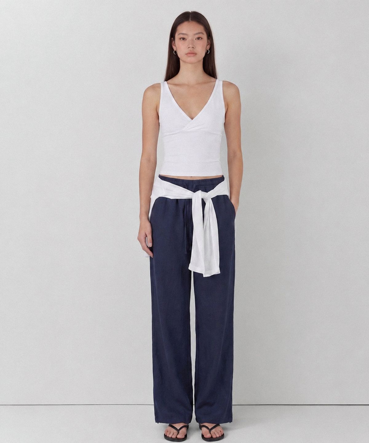 인지액티브(INJIACTIVE) Wrap Sleeveless Top 화이트