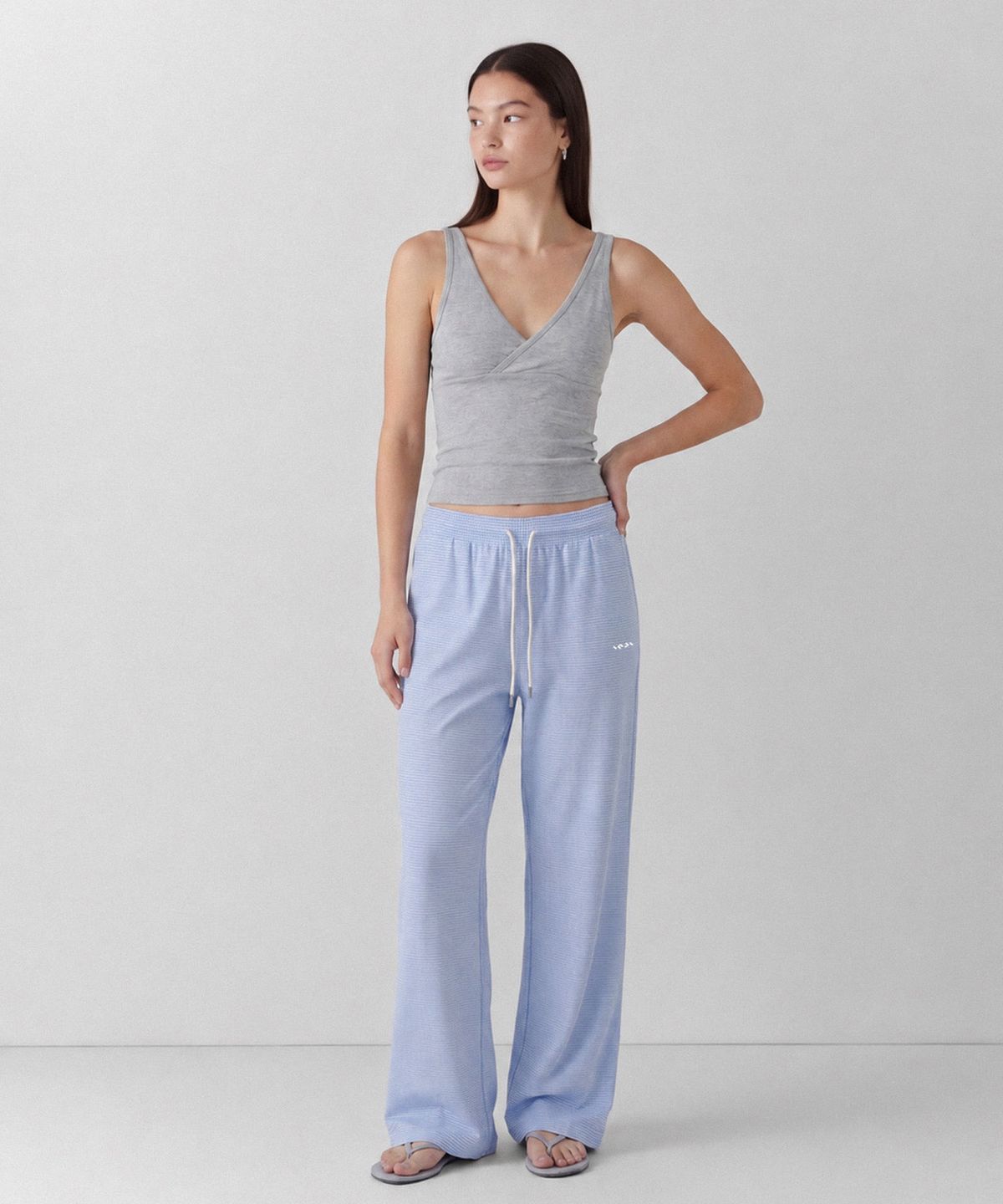 인지액티브(INJIACTIVE) Wrap Sleeveless Top 그레이
