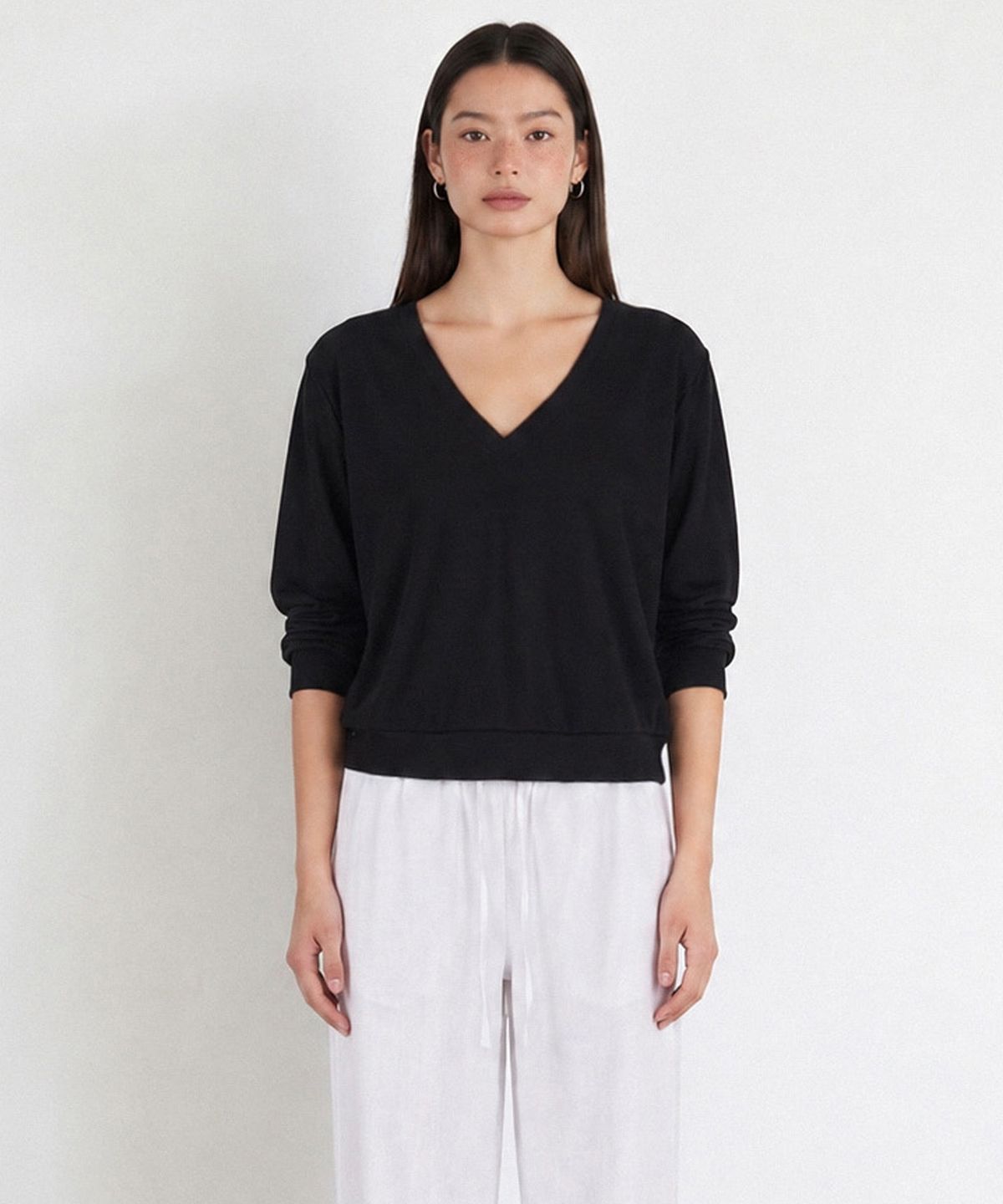 인지액티브(INJIACTIVE) Linen V-Neck Semi Sheer Top 블랙