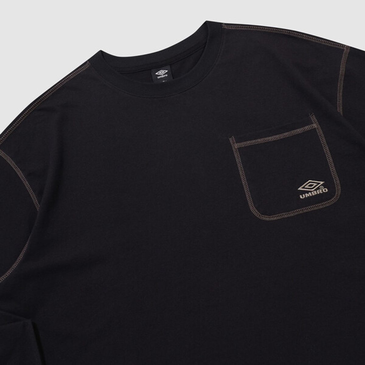 엄브로(UMBRO) 크리스피 타슬란 긴팔티 블랙 UR321CRL91