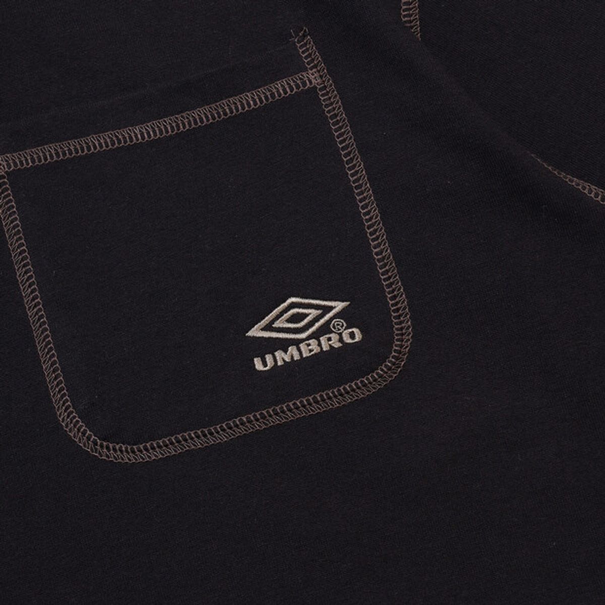 엄브로(UMBRO) 크리스피 타슬란 긴팔티 블랙 UR321CRL91