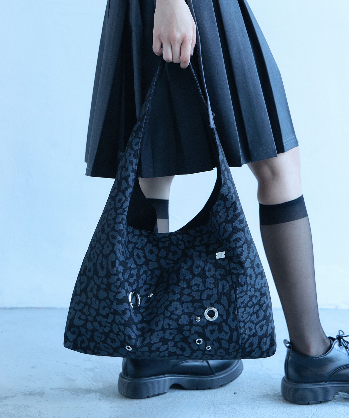 오아트(OART) Eyelet Hobo Bag [BLACK LEOPARD]