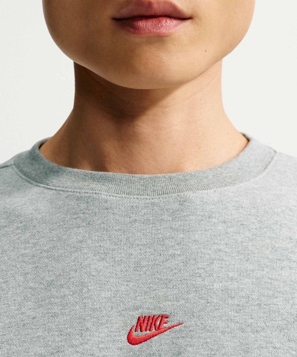 나이키(NIKE) 스포츠웨어 클럽 오버사이즈 프렌치 테리 크루넥 스웻셔츠 M - 다크 그레이 헤더:유니버시티 레드 / IF0748-064
