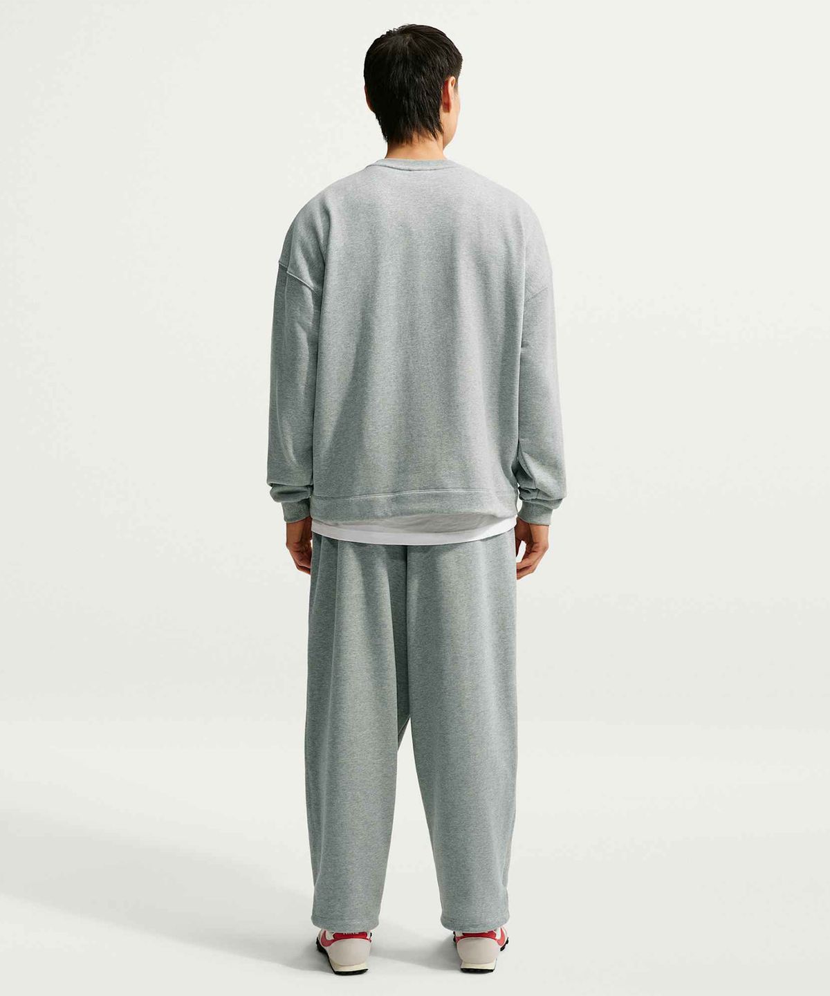나이키(NIKE) 스포츠웨어 클럽 오버사이즈 프렌치 테리 크루넥 스웻셔츠 M - 다크 그레이 헤더:유니버시티 레드 / IF0748-064