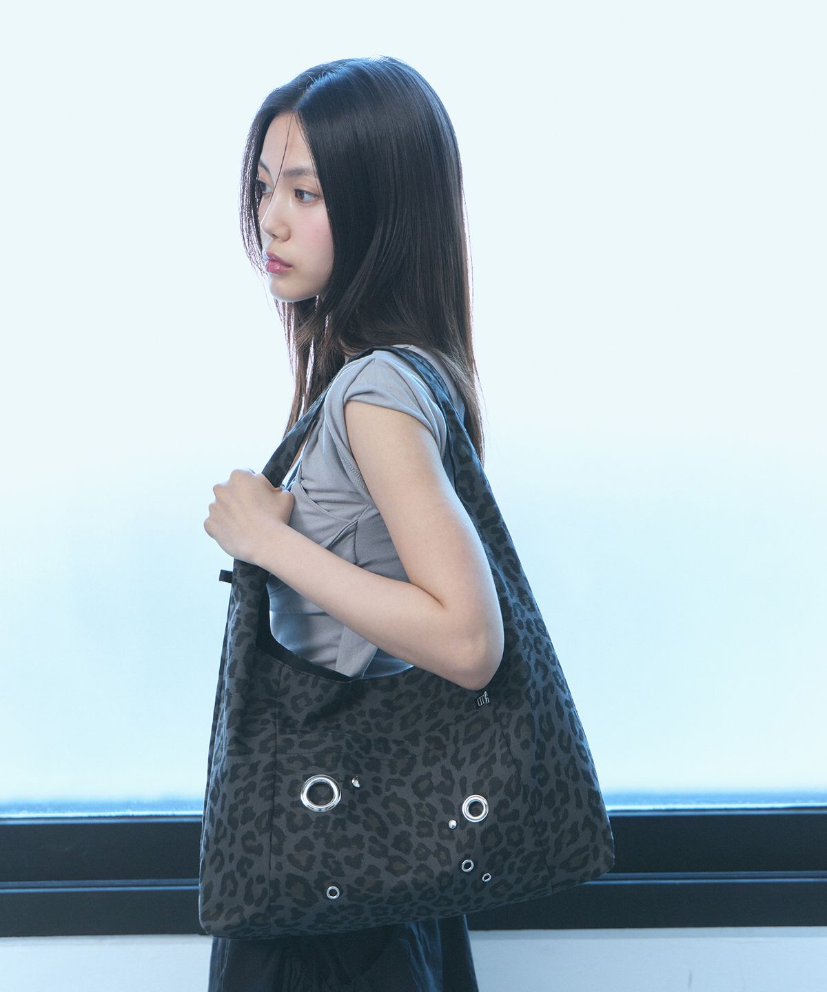 오아트(OART) Eyelet Hobo Bag [KHAKI LEOPARD]