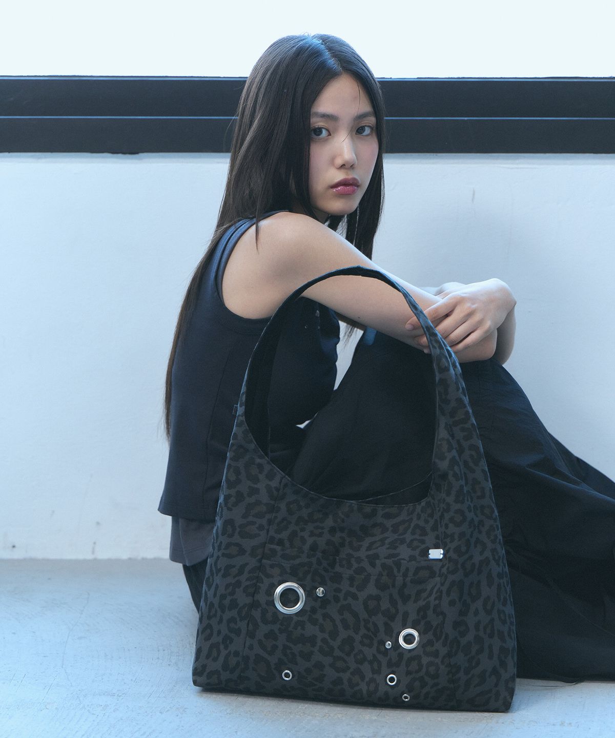 오아트(OART) Eyelet Hobo Bag [KHAKI LEOPARD]