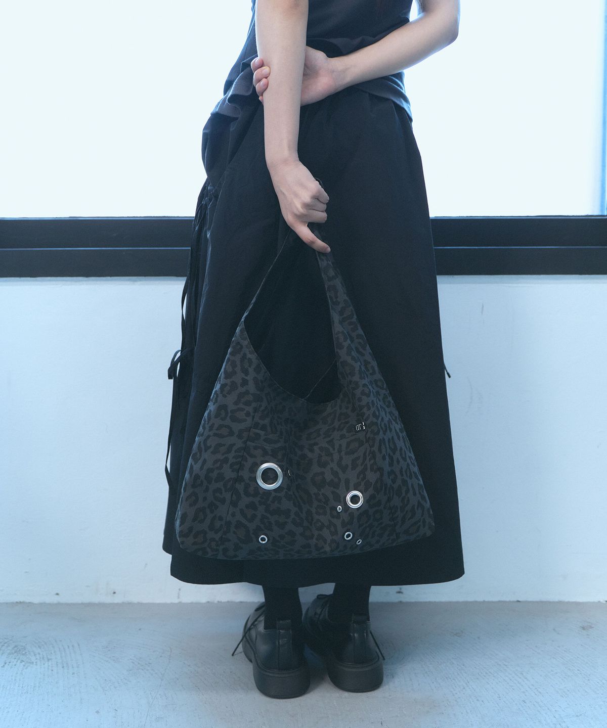 오아트(OART) Eyelet Hobo Bag [KHAKI LEOPARD]