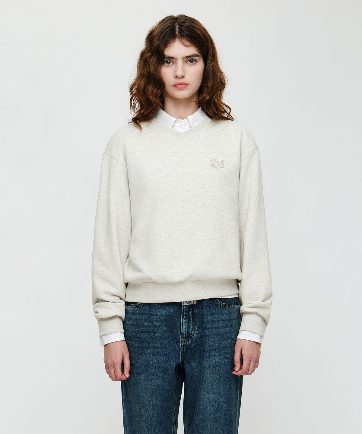 마리떼 프랑소와 저버(MARITHÉ + FRANҪOIS GIRBAUD) W SMALL CLASSIC LOGO V NECK BALLOON SWEATSHIRT oatmeal