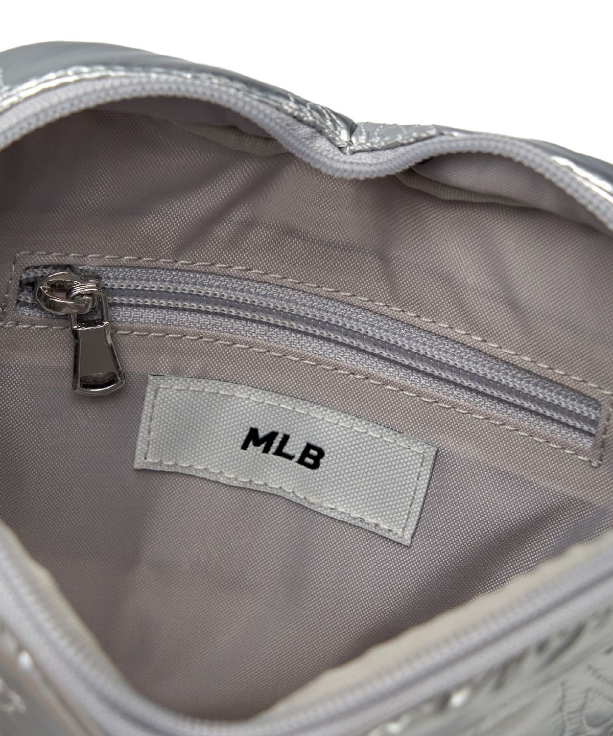 엠엘비 키즈(MLB KIDS) 모노그램 퀼팅 하트 크로스백 NY (Silver)