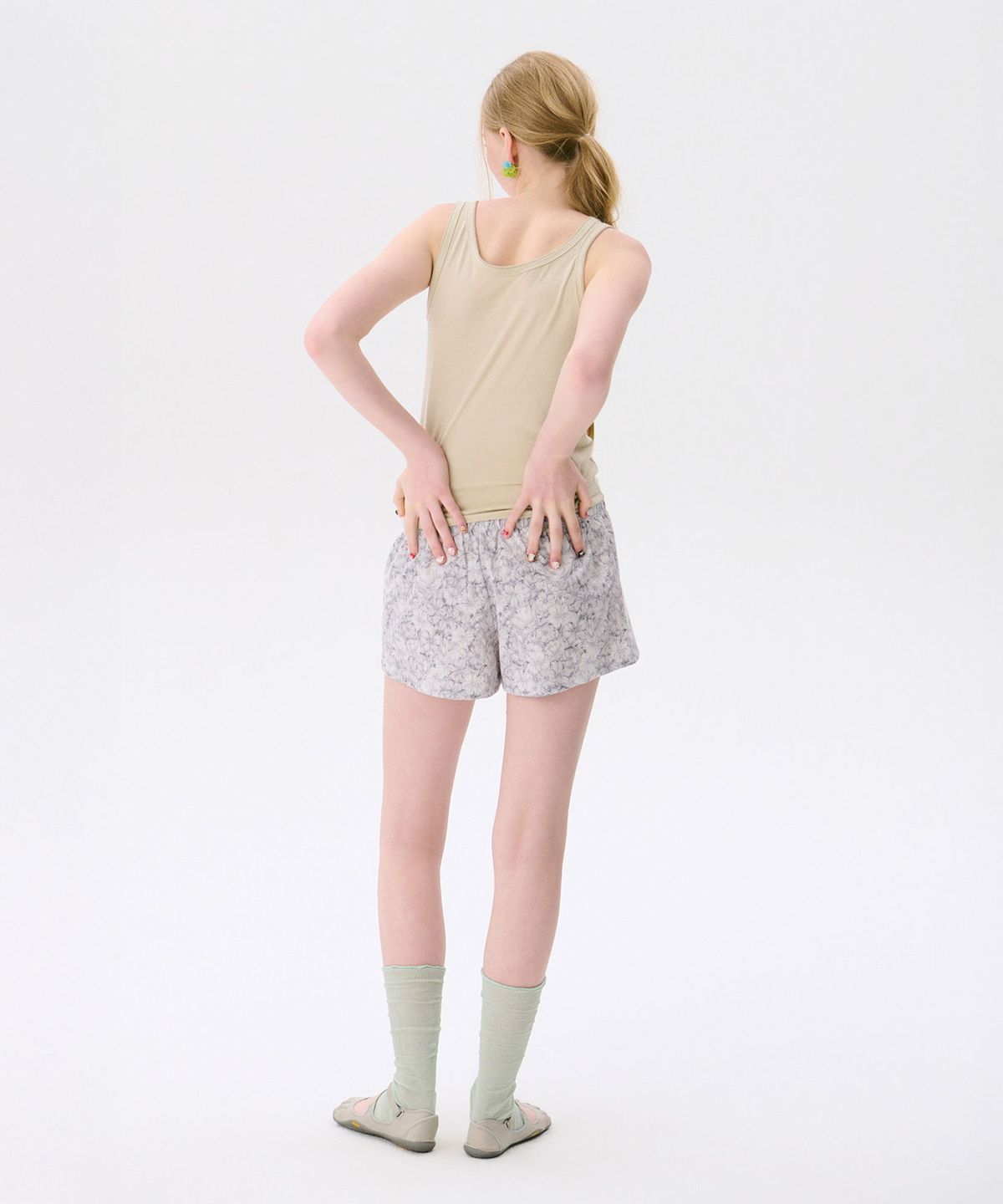 준준스페이스(JUNEJUNE SPACE) Henley Sleeveless Top_Beige(헨리 민소매 탑_베이지)