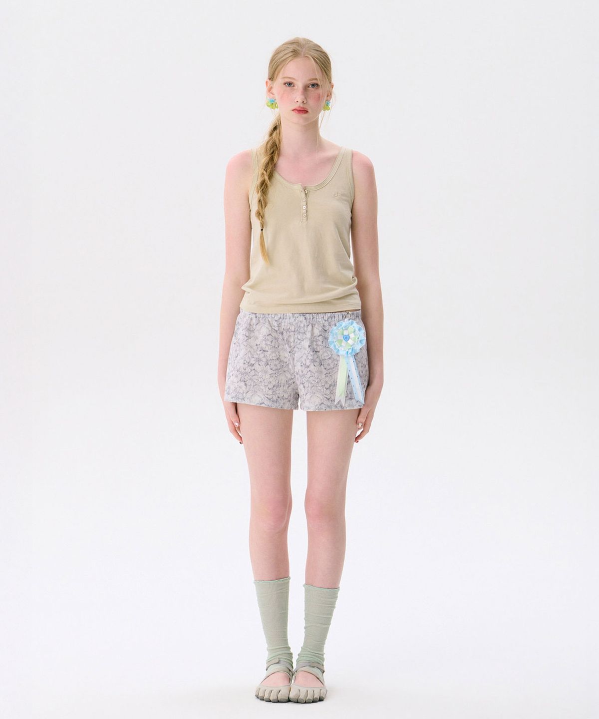 준준스페이스(JUNEJUNE SPACE) Henley Sleeveless Top_Beige(헨리 민소매 탑_베이지)
