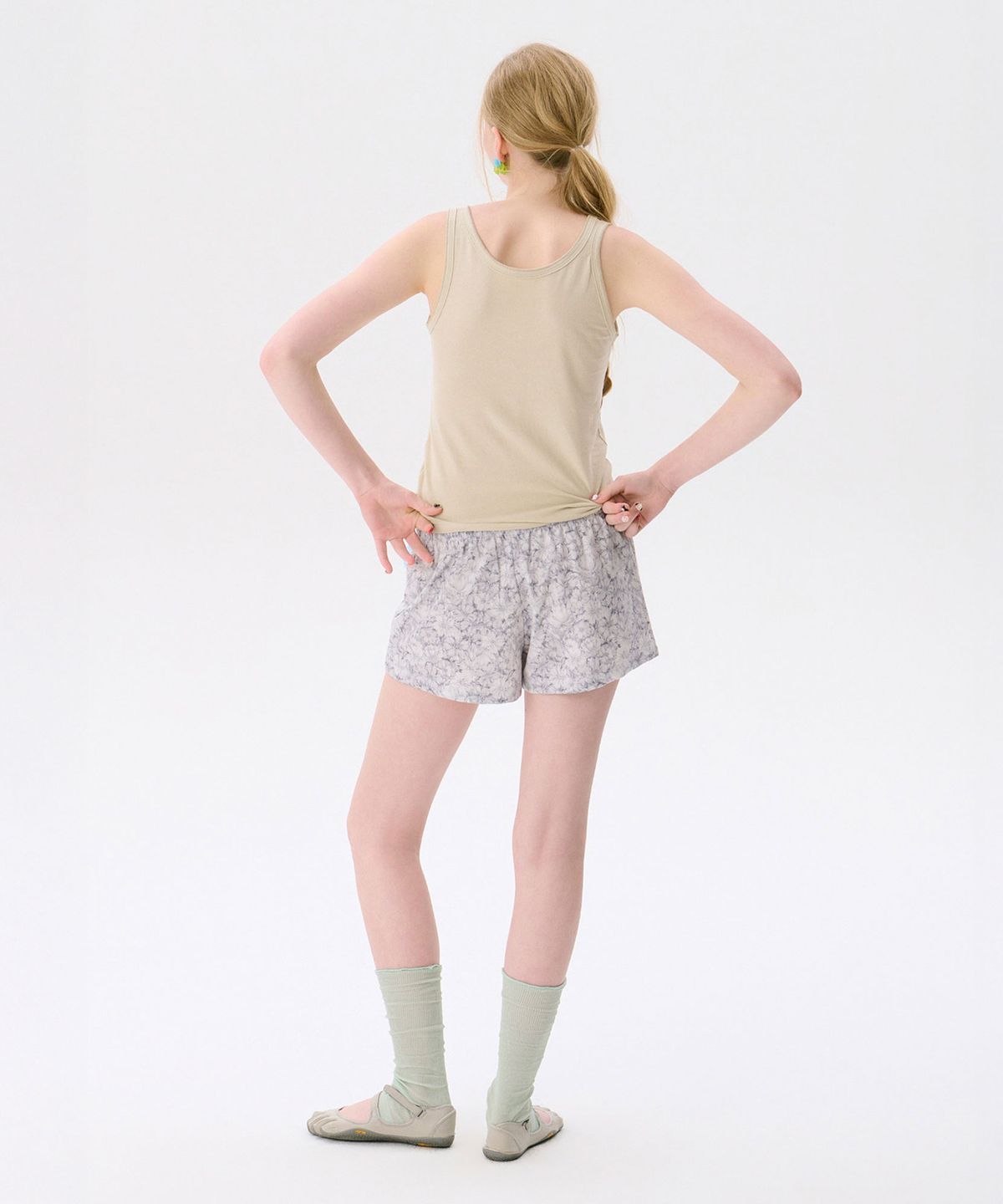 준준스페이스(JUNEJUNE SPACE) Henley Sleeveless Top_Beige(헨리 민소매 탑_베이지)