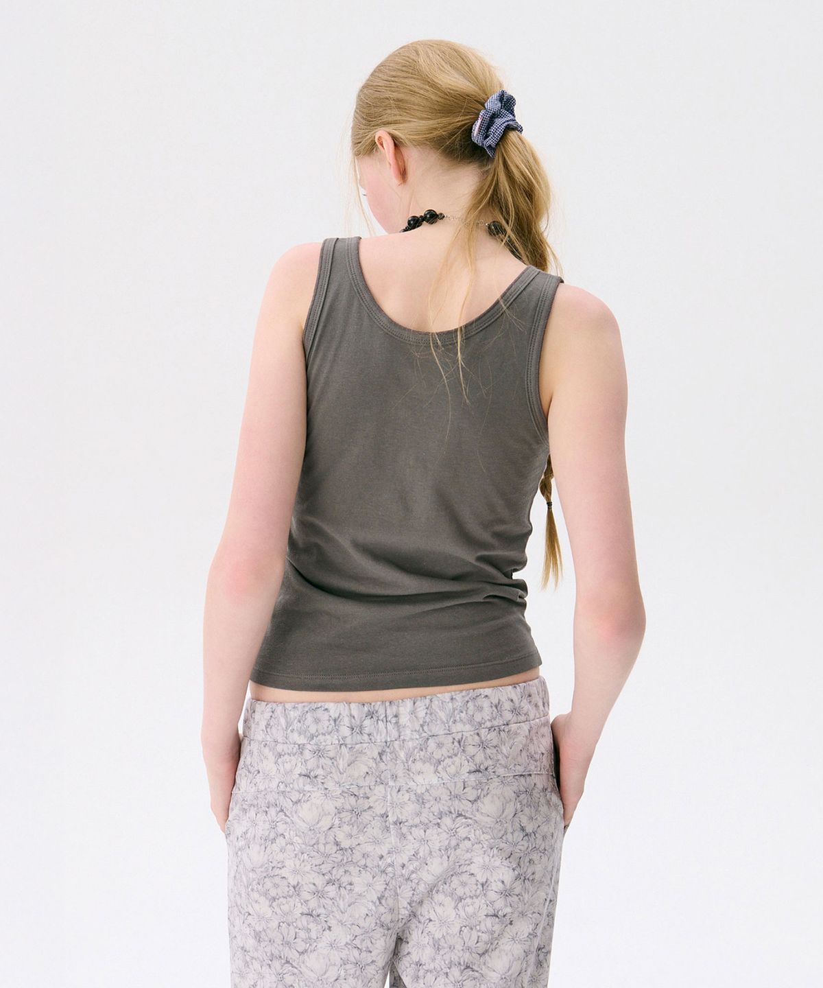 준준스페이스(JUNEJUNE SPACE) Henley Sleeveless Top_Charcoal(헨리 민소매 탑_차콜)