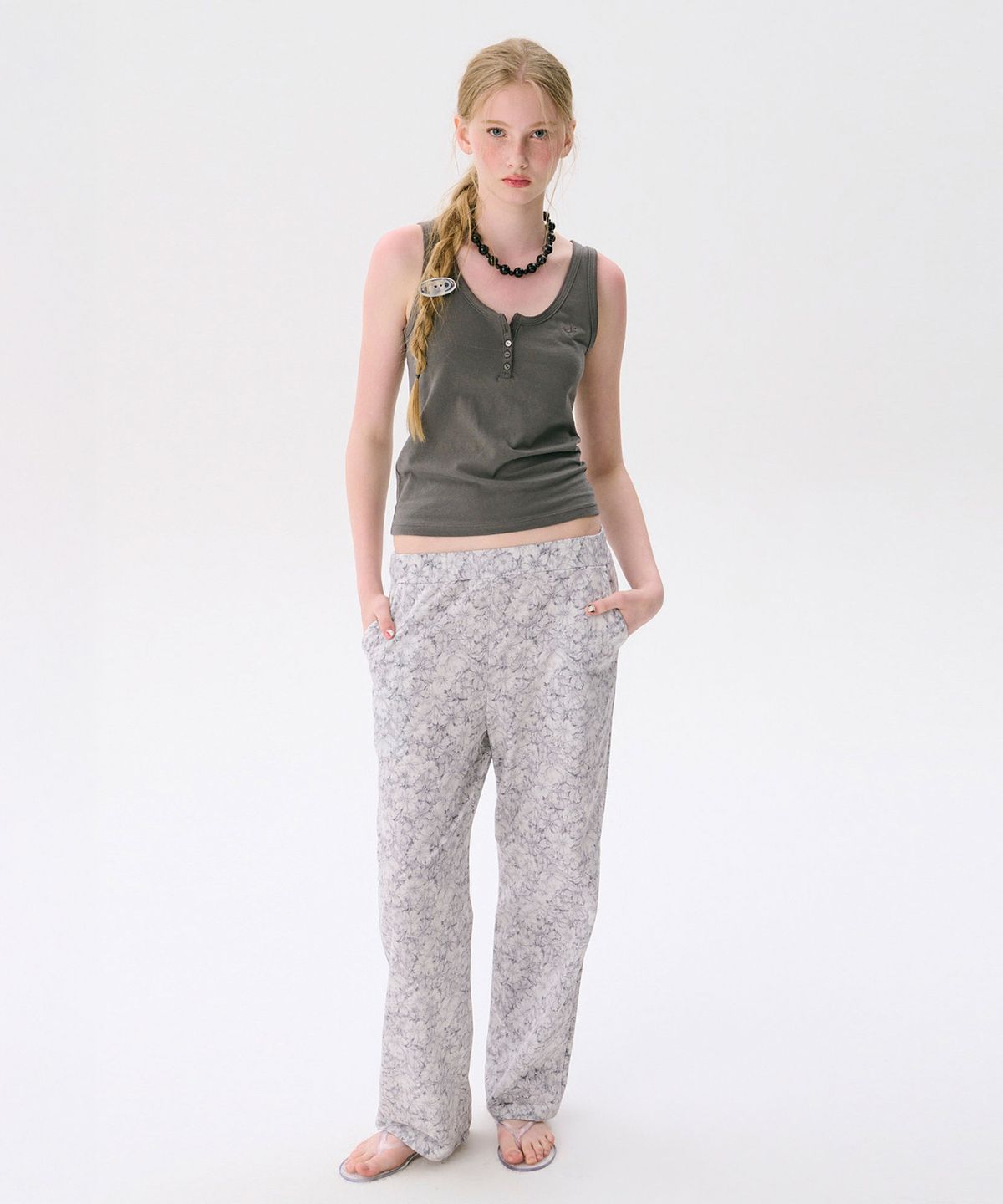 준준스페이스(JUNEJUNE SPACE) Henley Sleeveless Top_Charcoal(헨리 민소매 탑_차콜)
