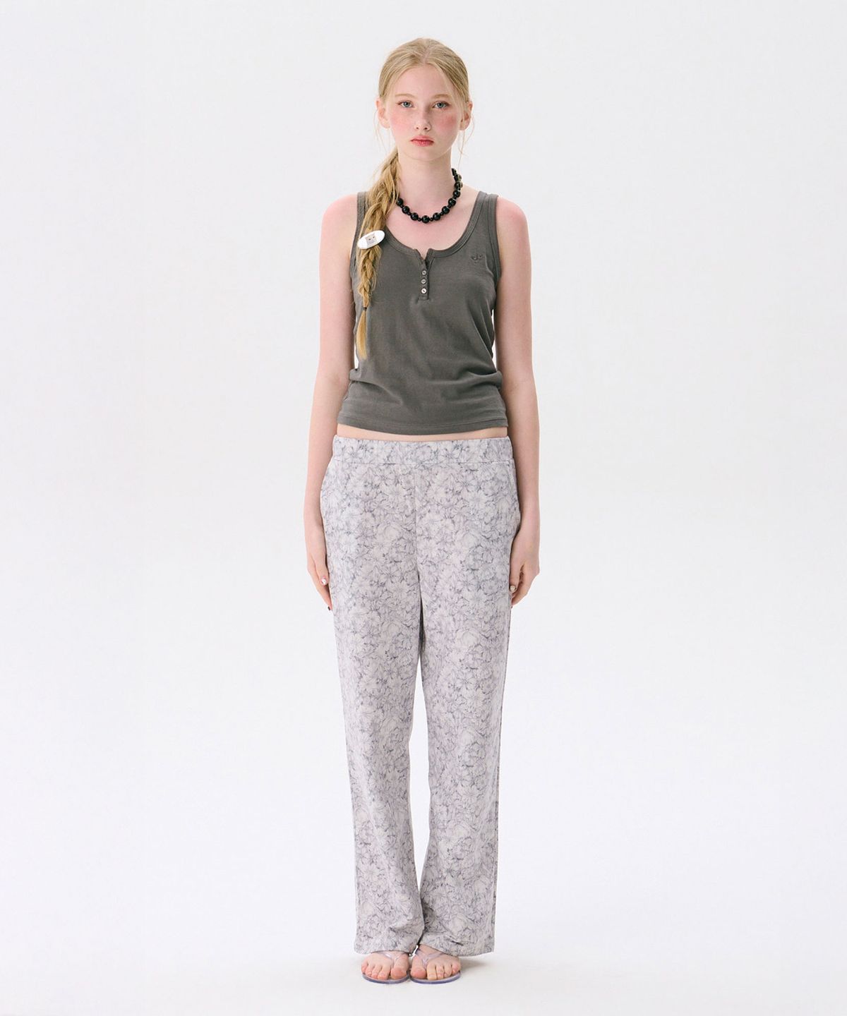 준준스페이스(JUNEJUNE SPACE) Henley Sleeveless Top_Charcoal(헨리 민소매 탑_차콜)