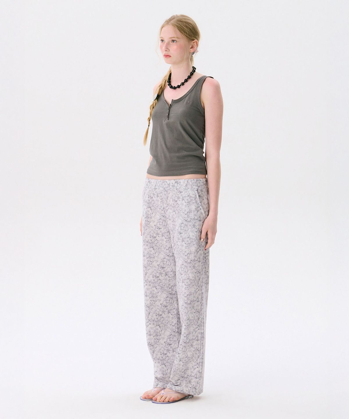 준준스페이스(JUNEJUNE SPACE) Henley Sleeveless Top_Charcoal(헨리 민소매 탑_차콜)