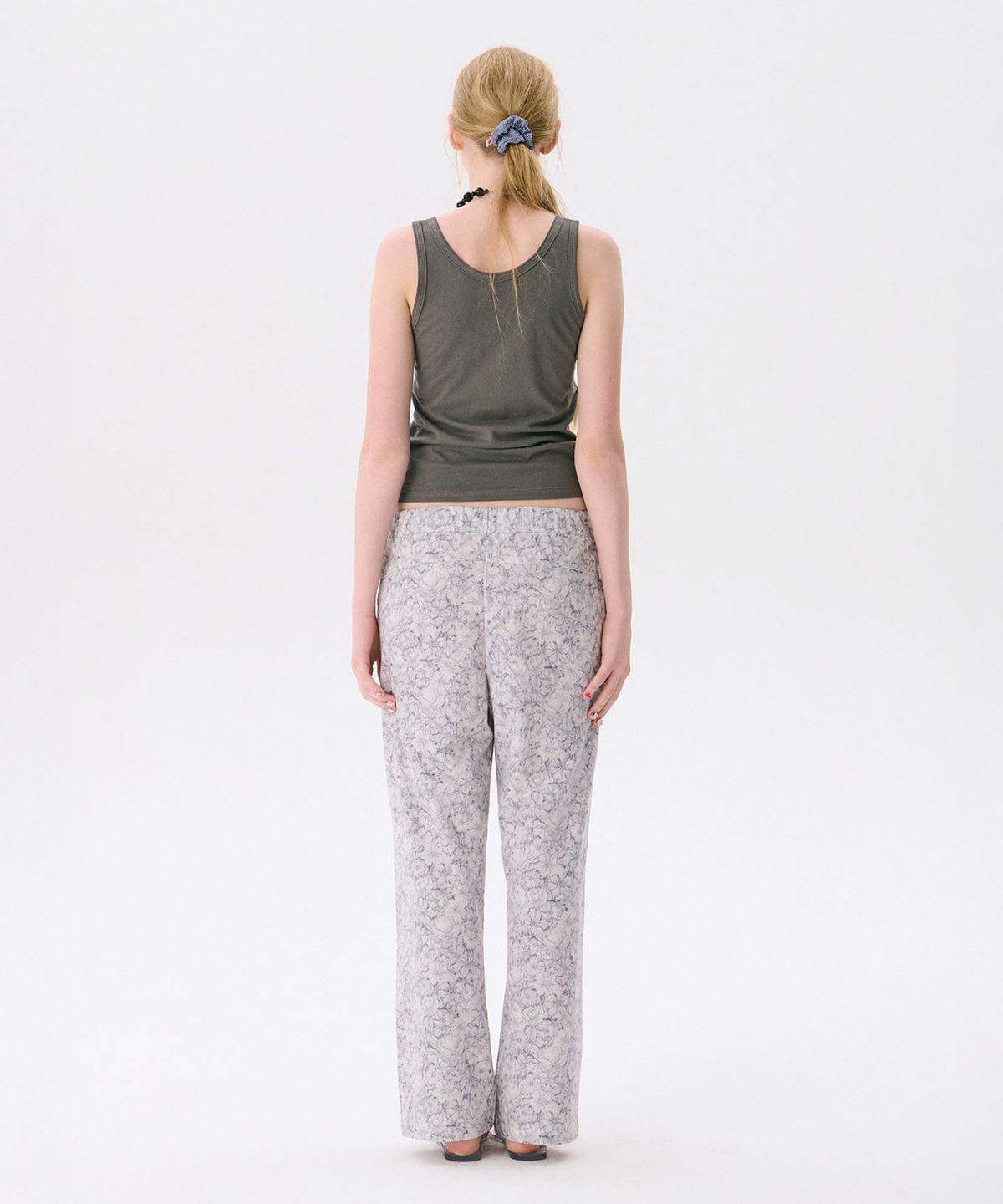 준준스페이스(JUNEJUNE SPACE) Henley Sleeveless Top_Charcoal(헨리 민소매 탑_차콜)