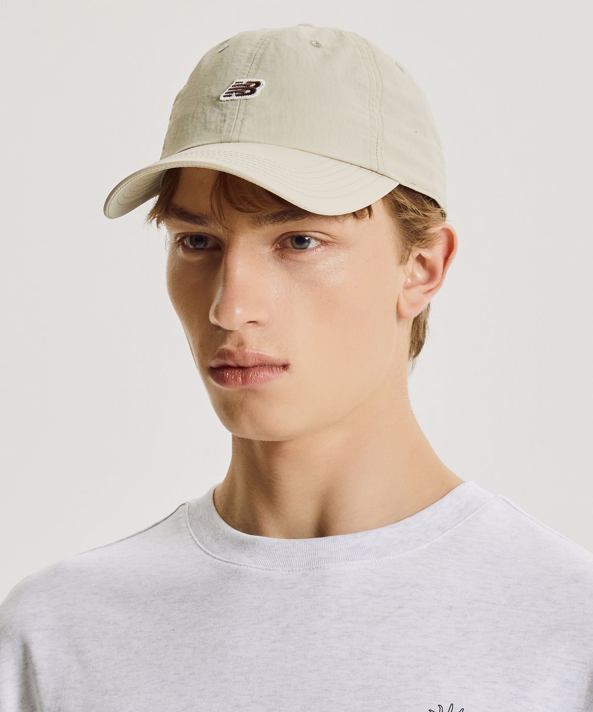 뉴발란스(NEW BALANCE) NBGDGF1104 / 와펜 스몰로고 나일론 볼캡 (CREAM)